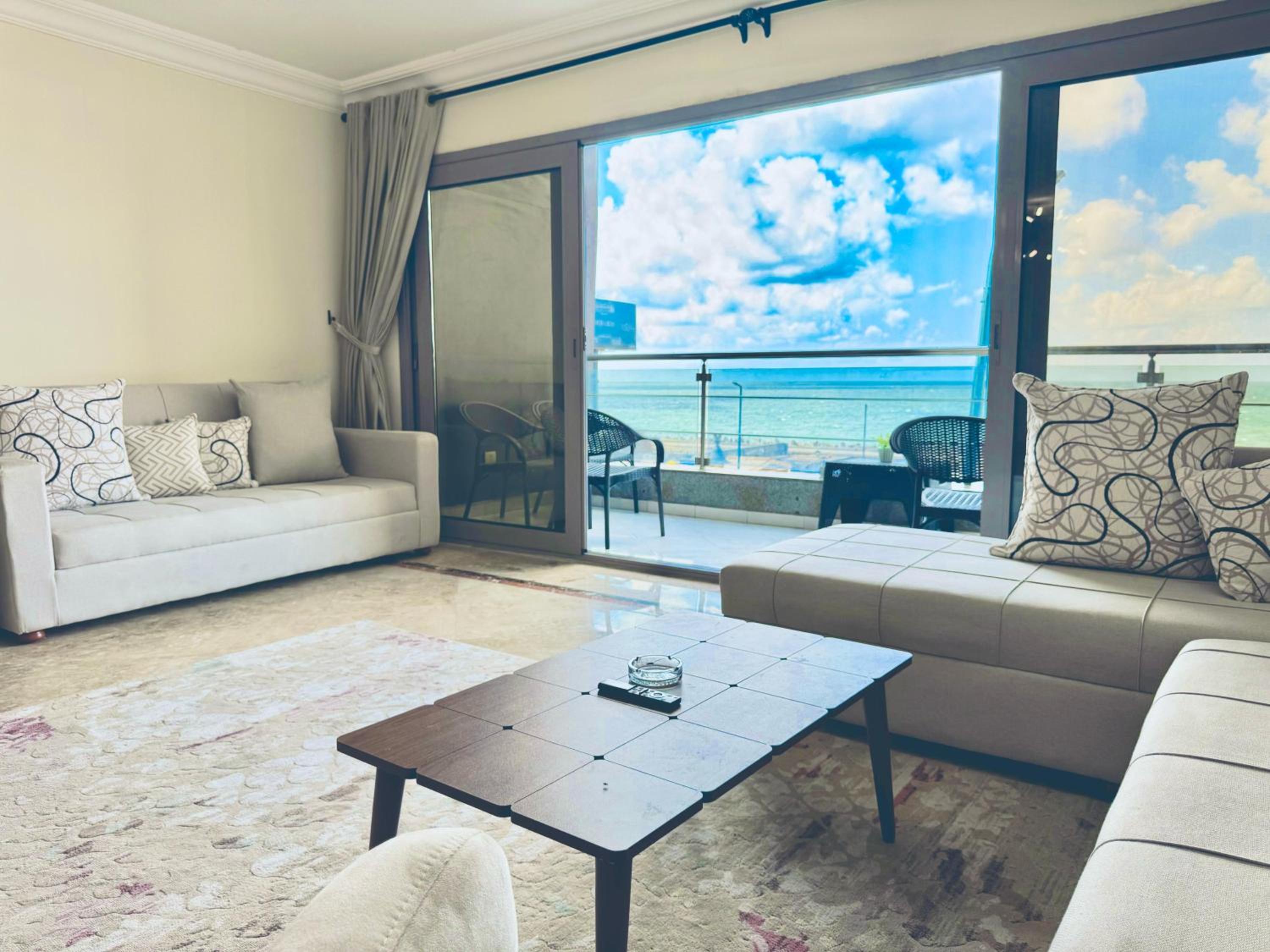 Four-Bedroom Apartment with Lake View photo 1