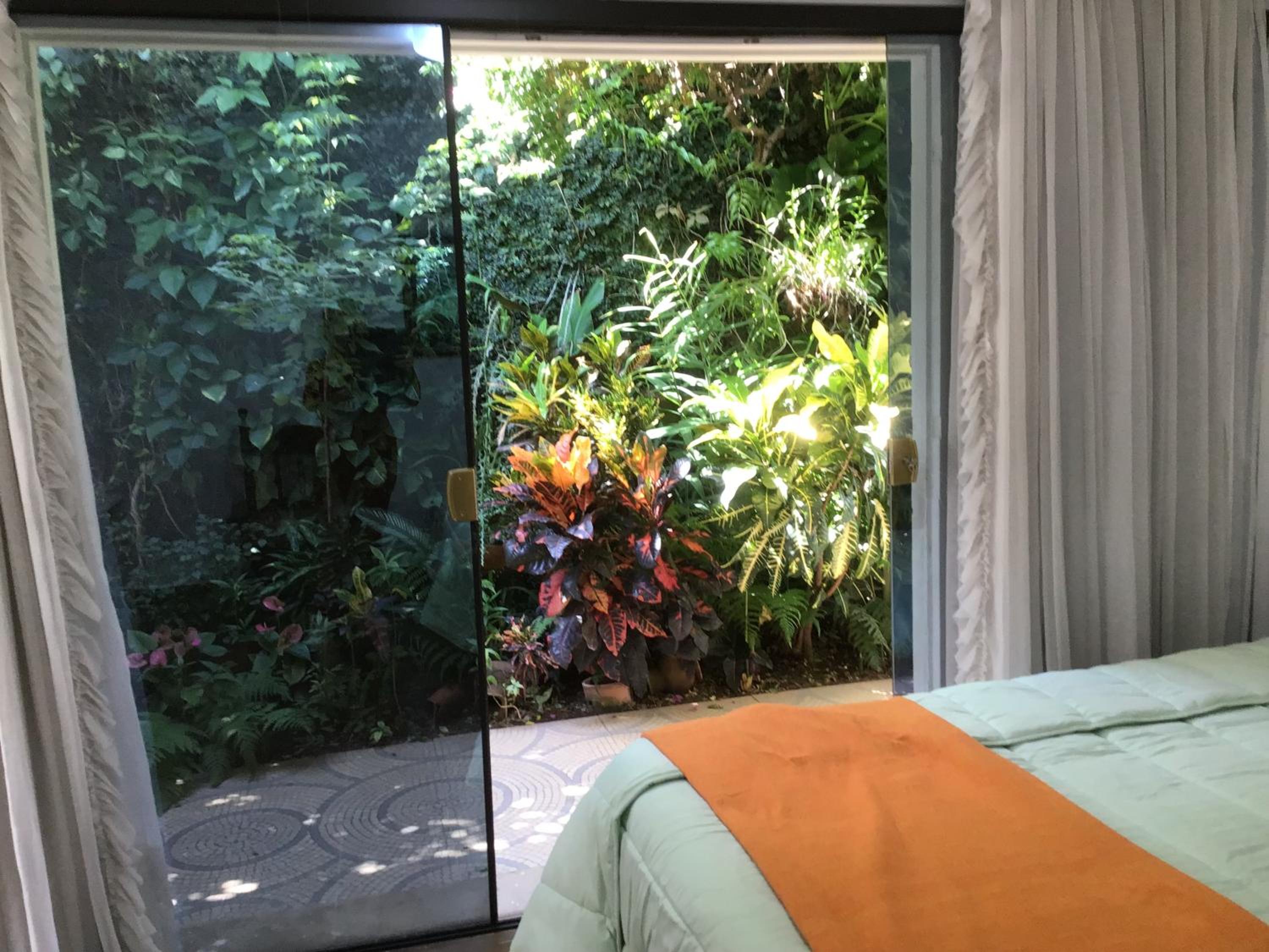 Family Room with Private Bathroom photo 2