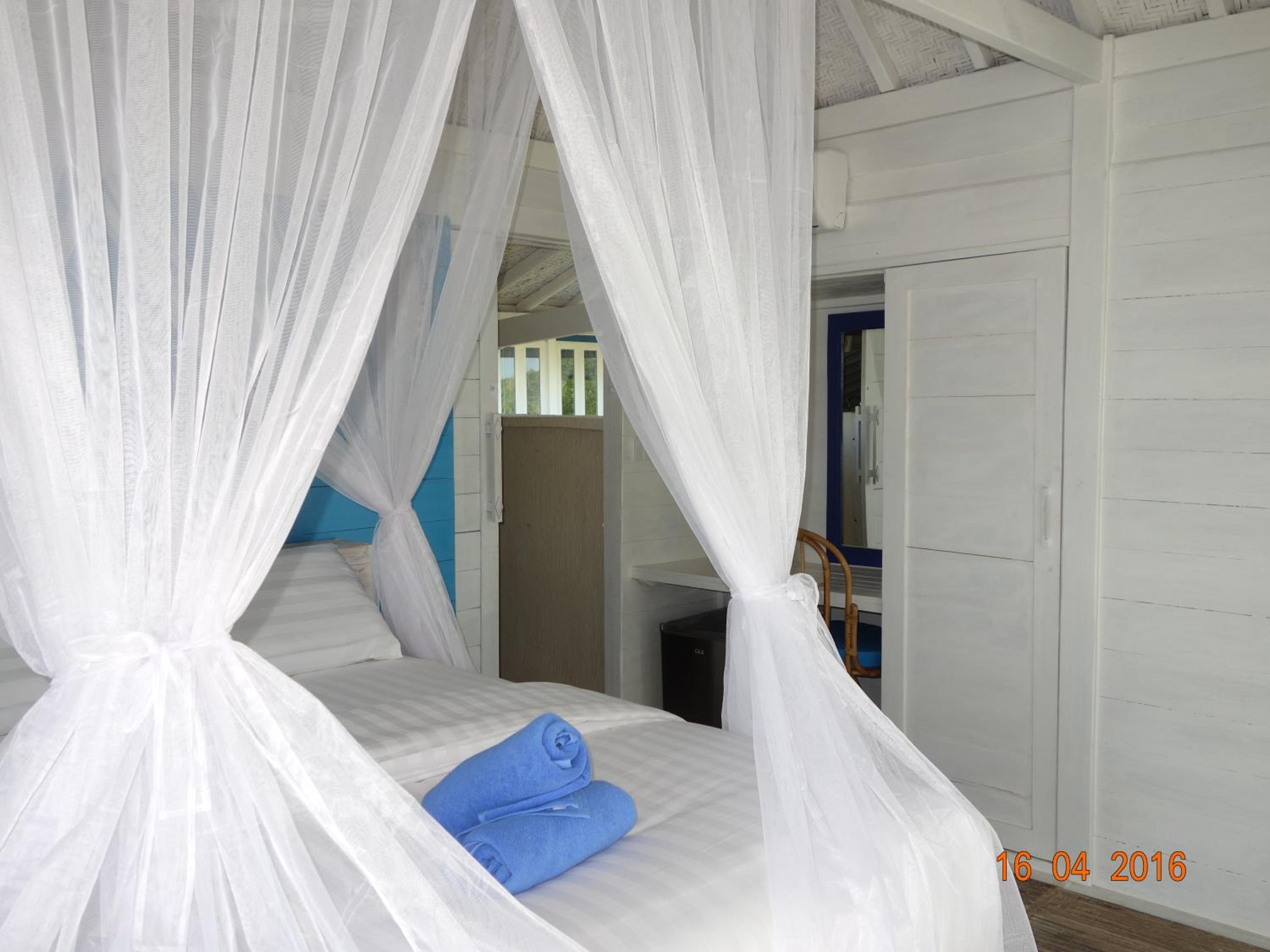 One-Bedroom Bungalow - Photo 1