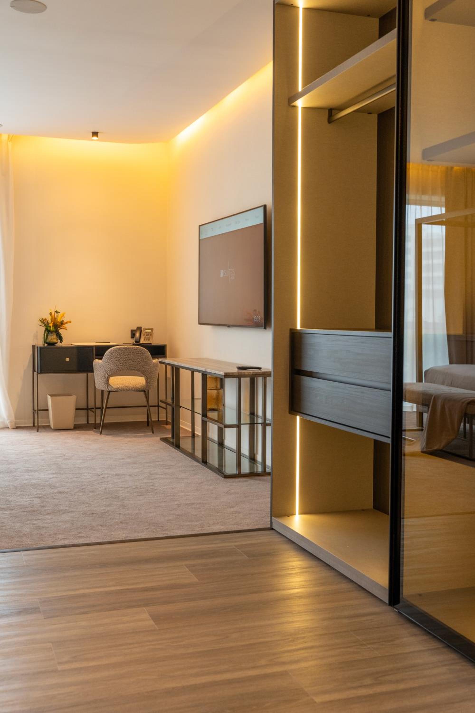 Suite with City View