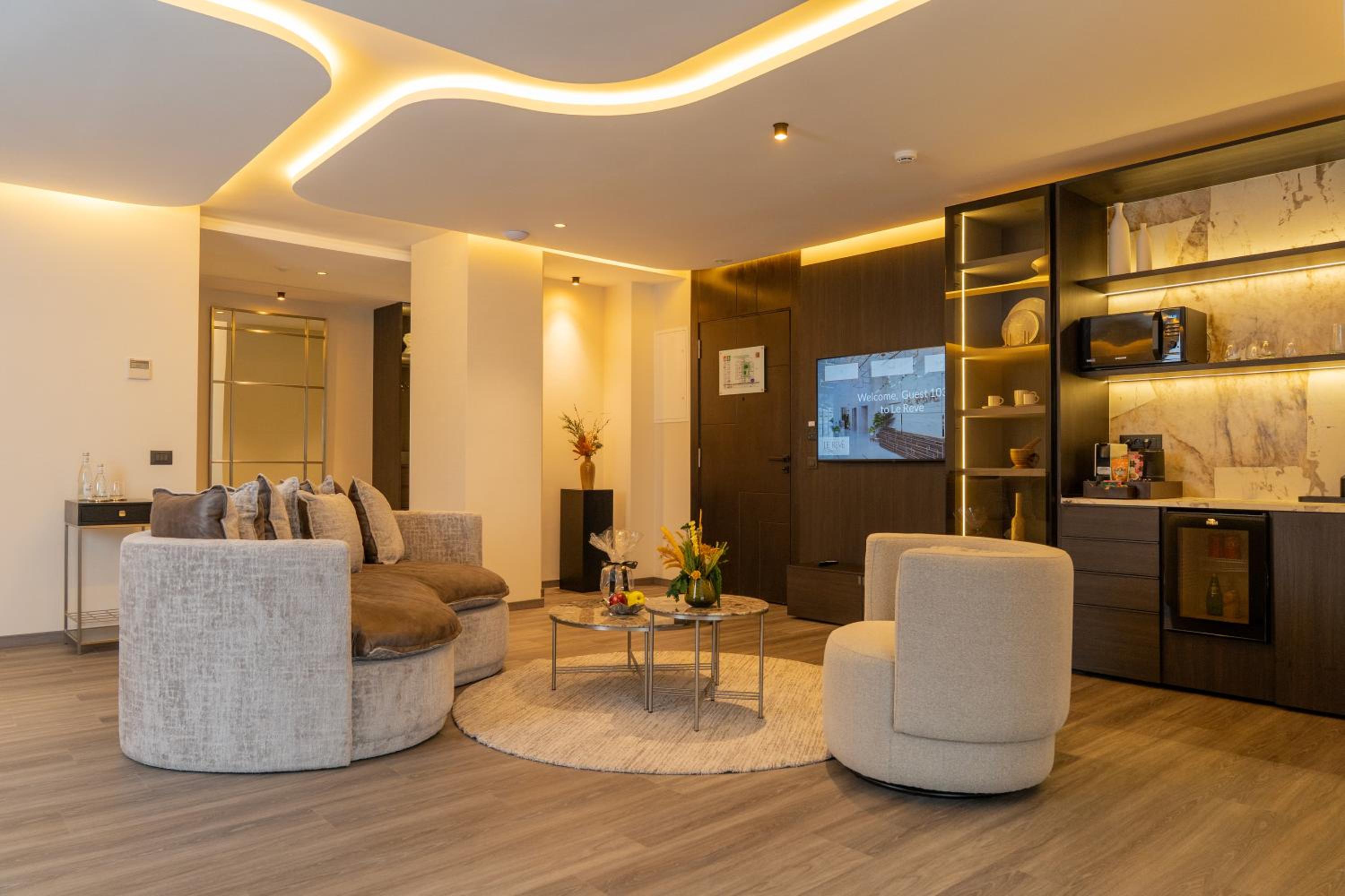 Deluxe Suite