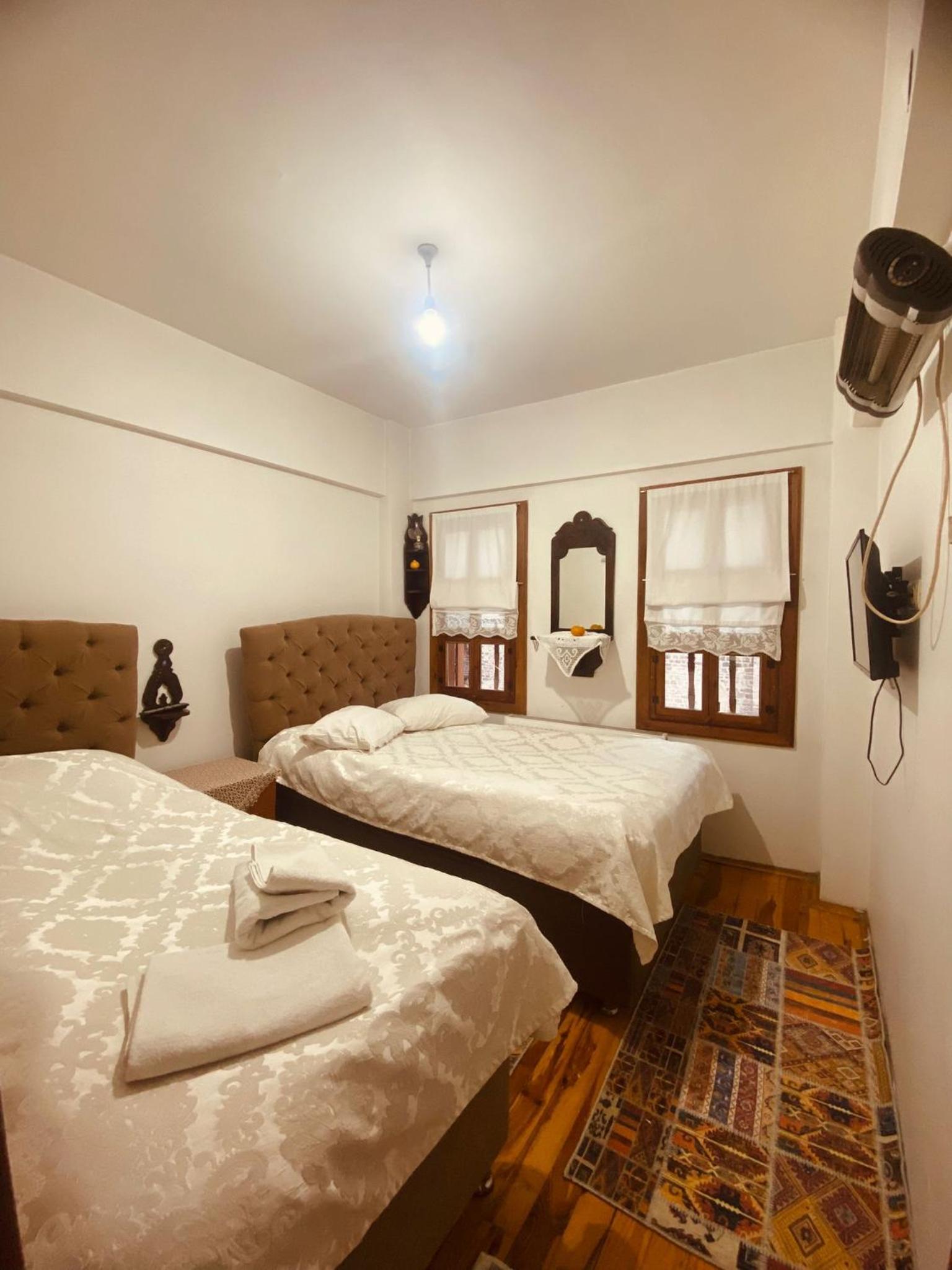 Twin Room - Photo 3