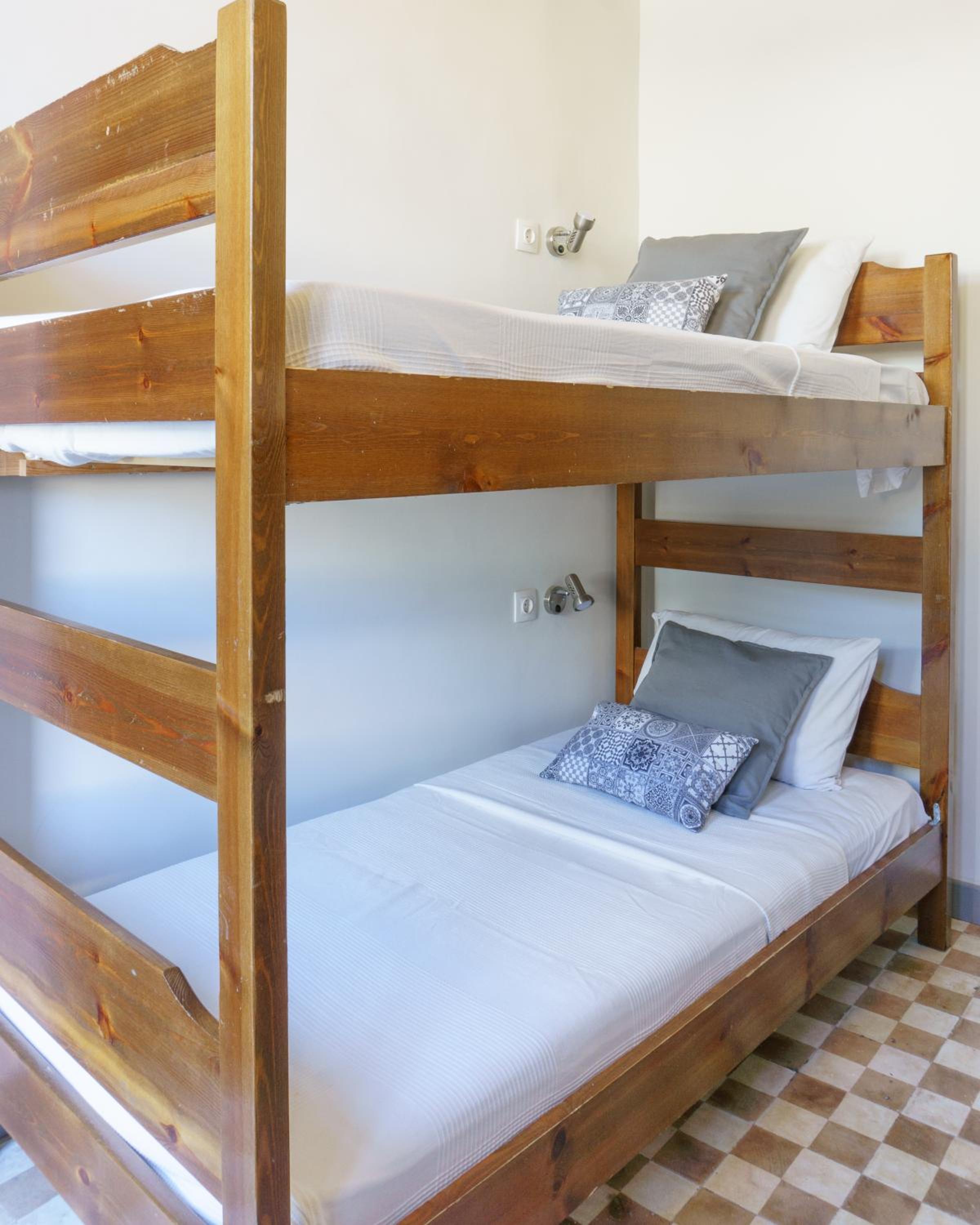 Bed in 4-Bed Mixed Dormitory Room photo 2
