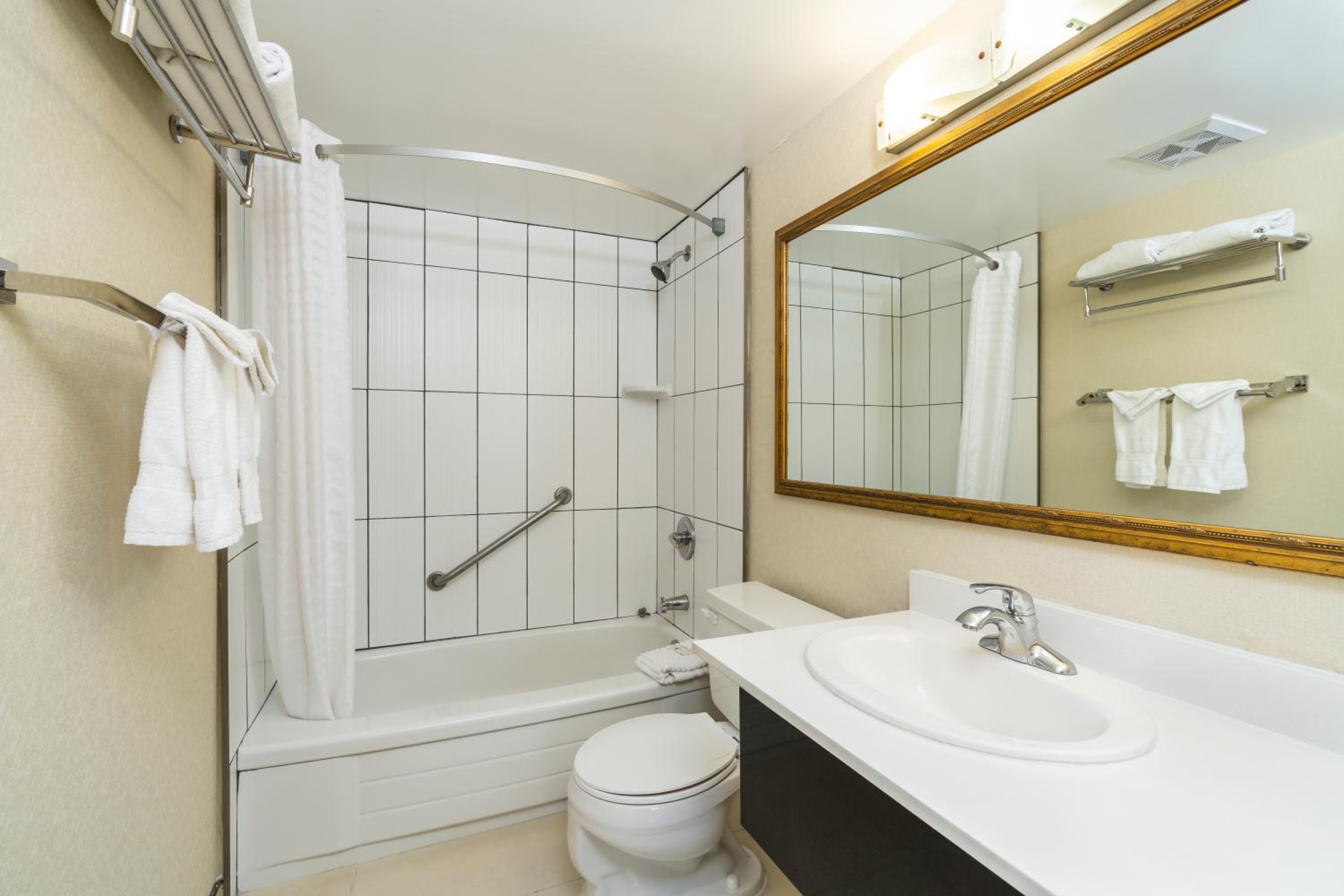 Superior Efficiency Queen Room with Two Queen Beds - Non-Smoking - Photo 4