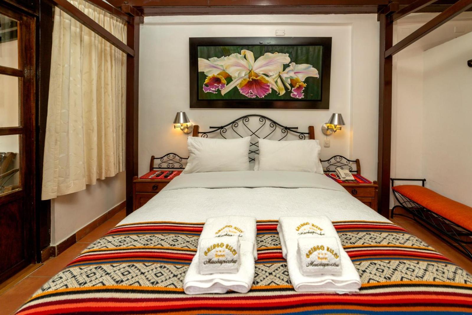 Queen Room photo 2