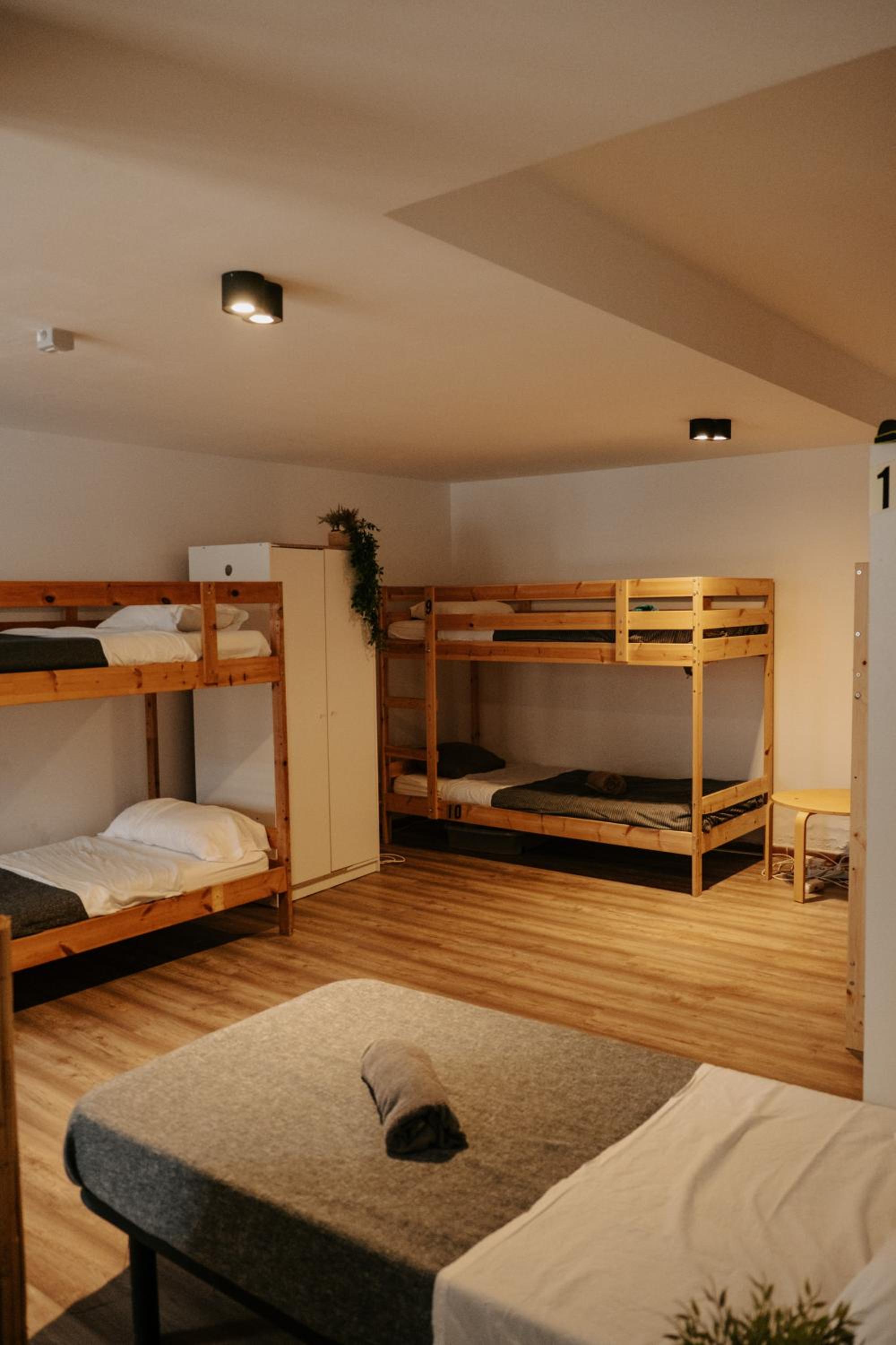 Cama en Habitación Compartida Mixta de 8 Camas