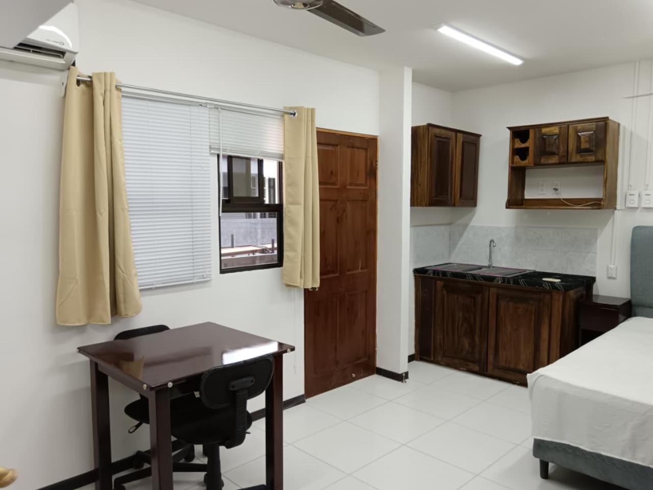 Studio Apartment with One Double Bed photo 3