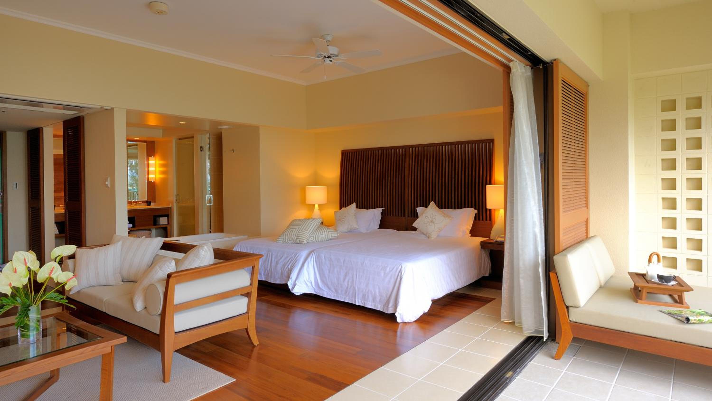 Deluxe Room with Lounge Access (Over 13 years old only)  - Lower Floor photo 3