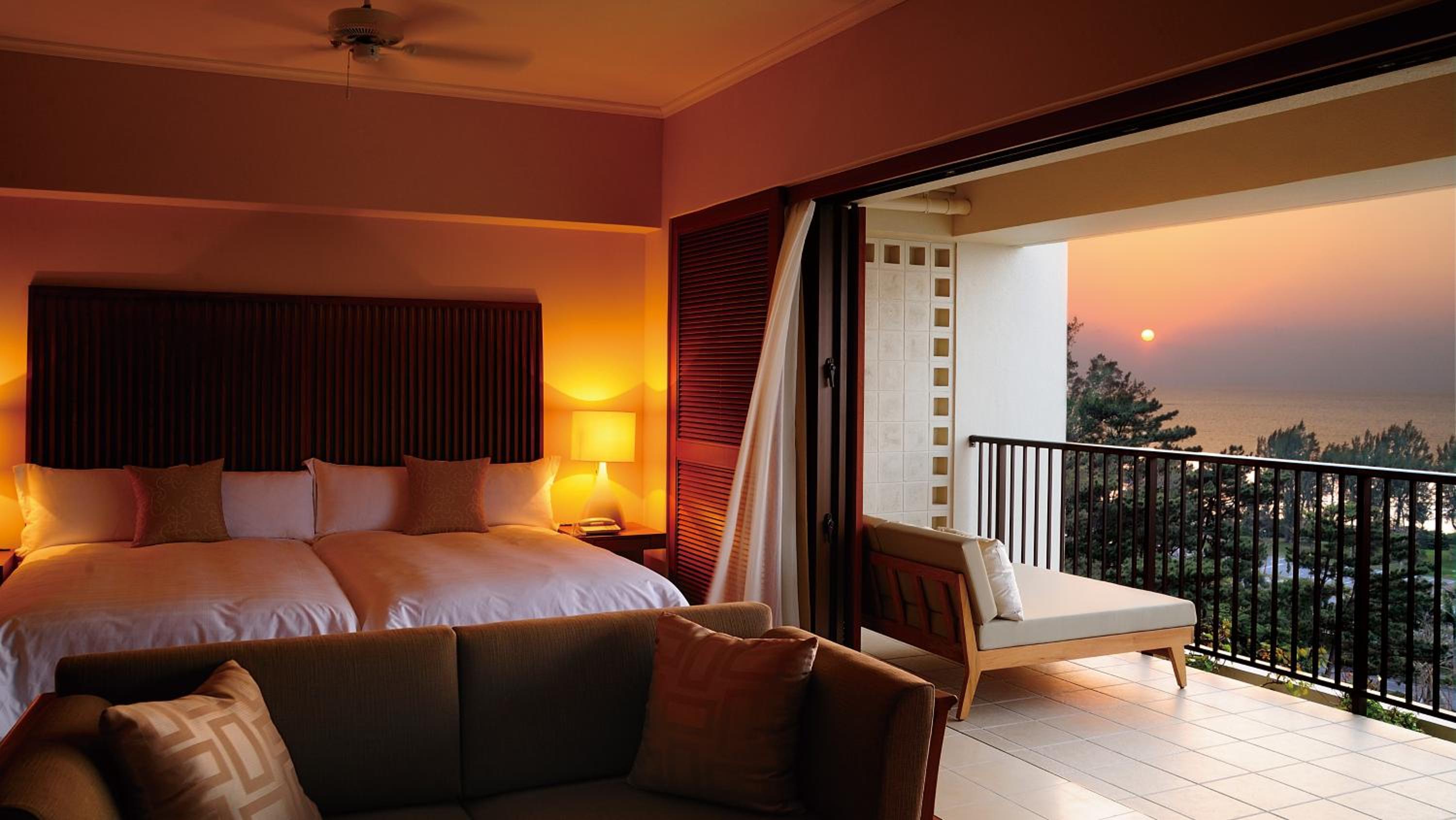 Deluxe Room with Sunset View and Lounge Access (Over 13 years old only)  photo 3