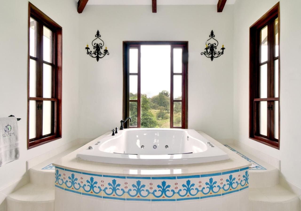 King Room with Spa Bath