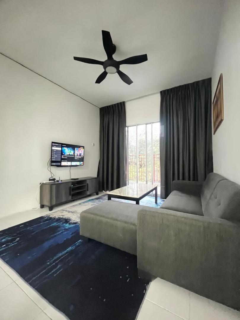 Three-Bedroom Apartment photo 2