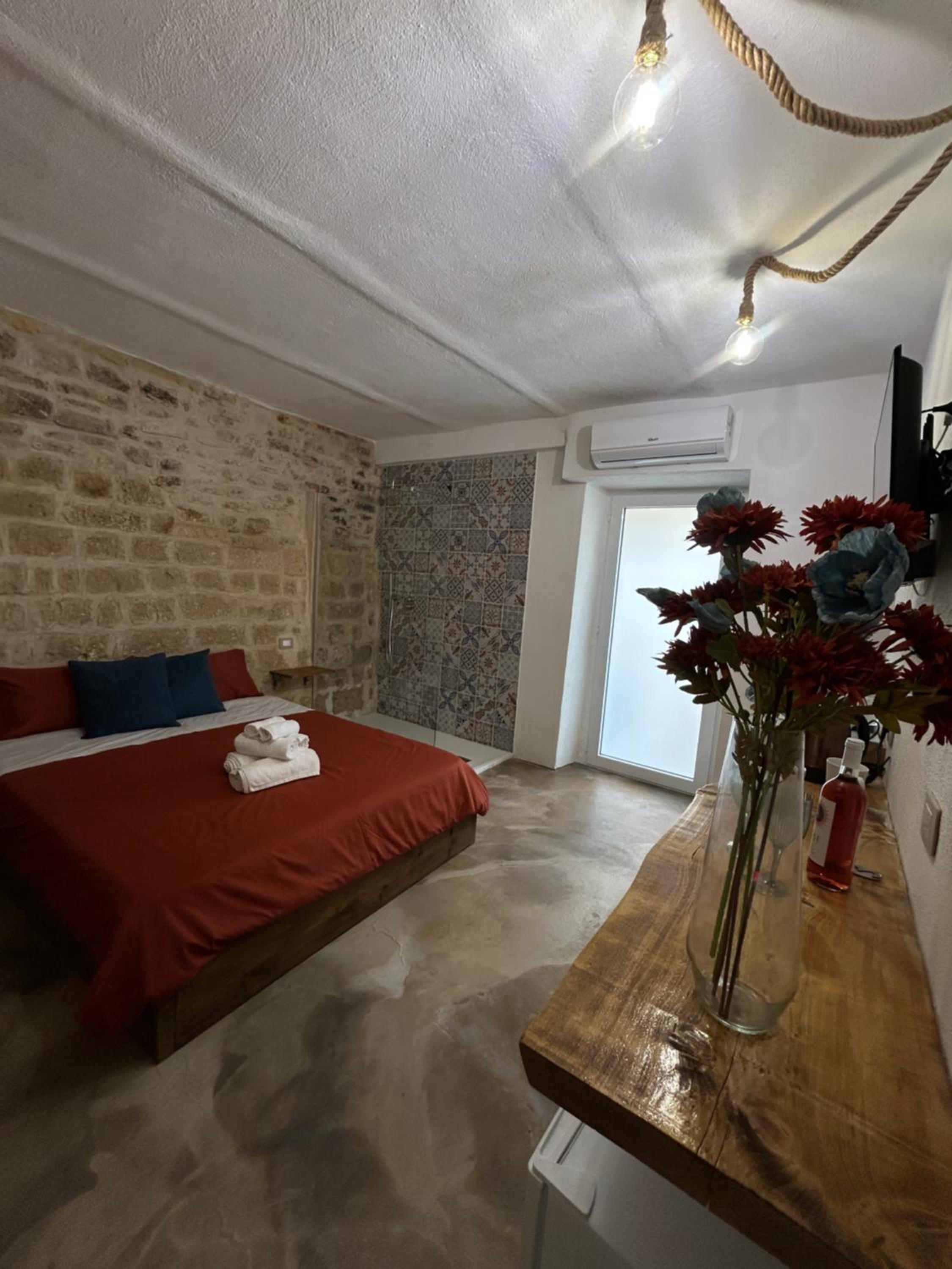 Deluxe Double Room with Shower