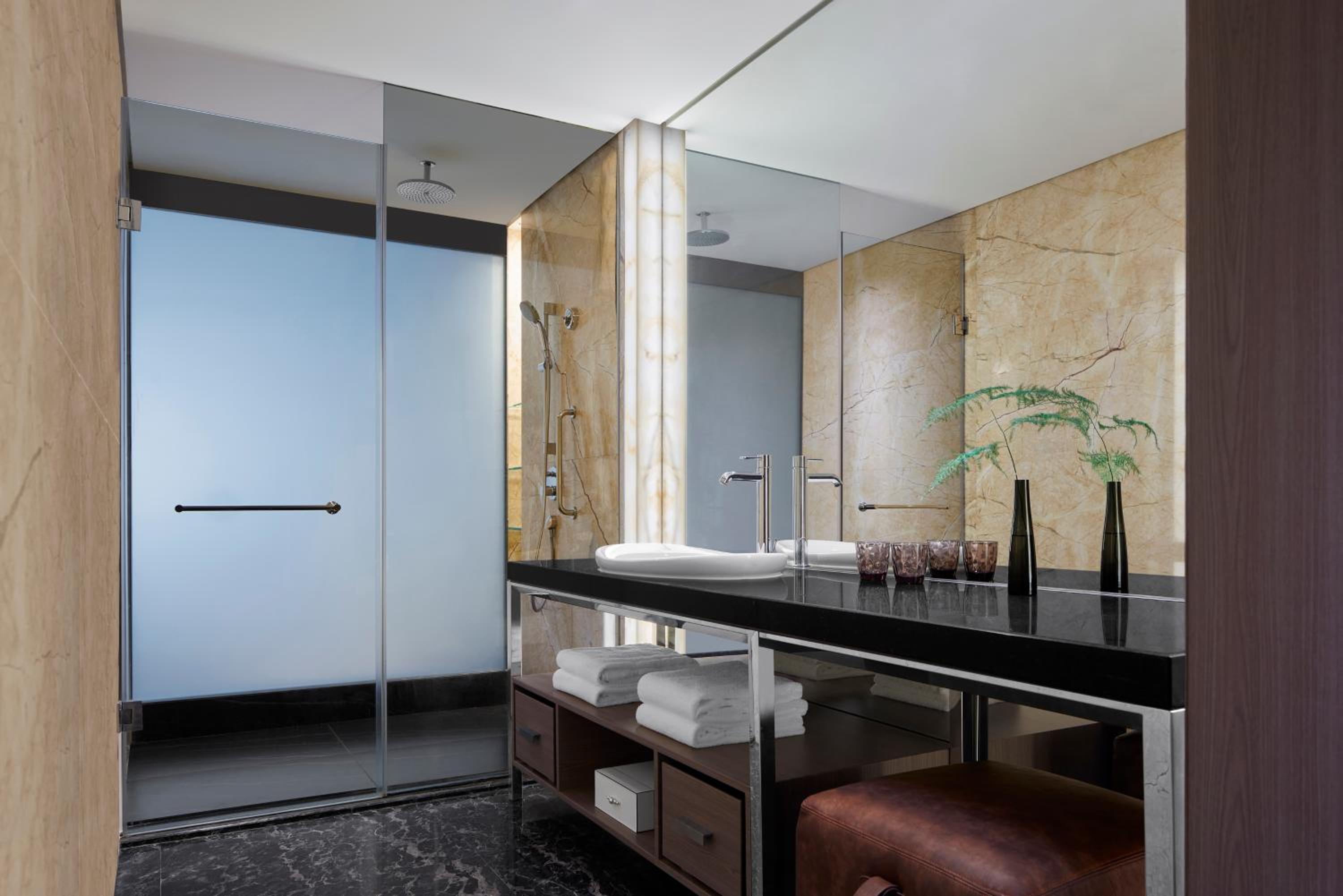 Deluxe Room with Two Double Beds - High Floor - Photo 2