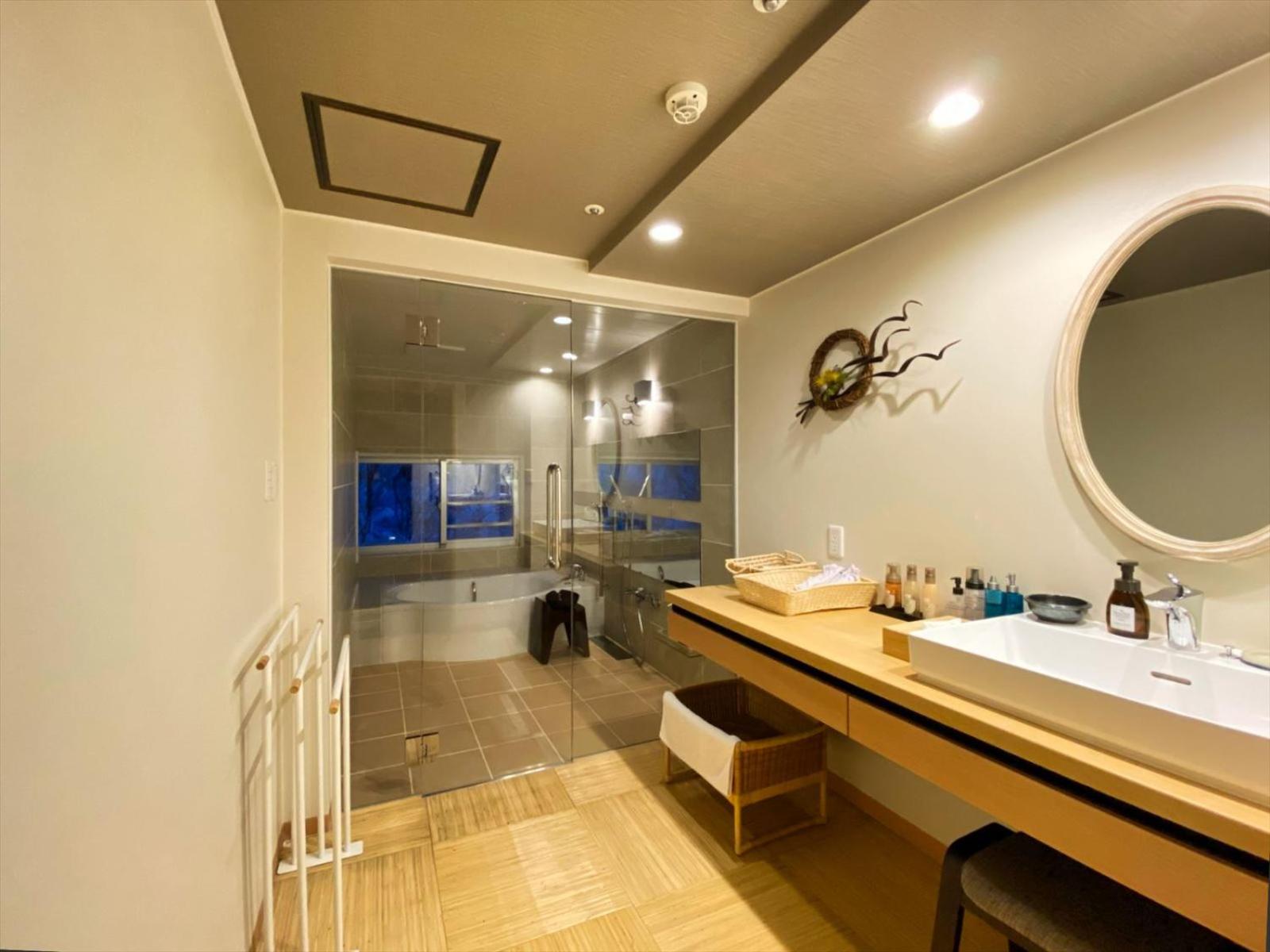 Family Room with Private Bathroom photo 2