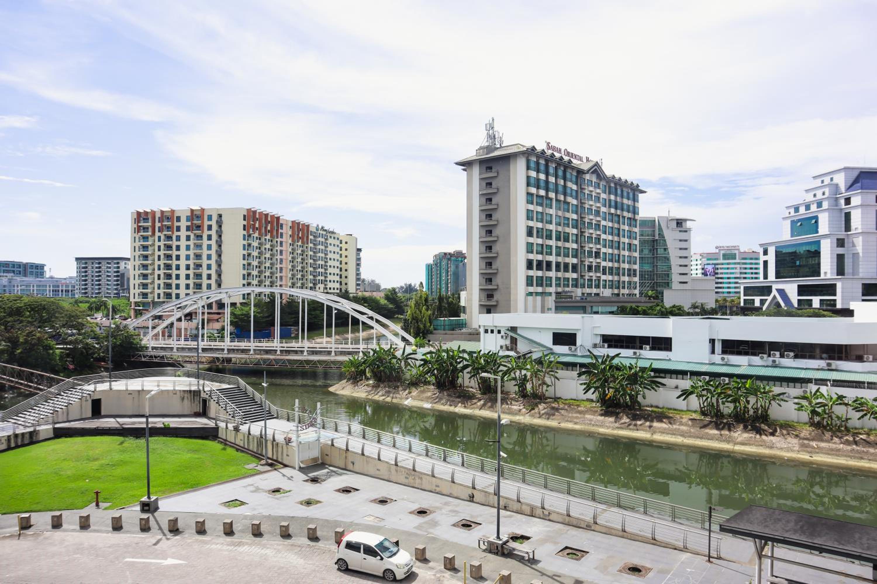 Deluxe Double or Twin Room with City View