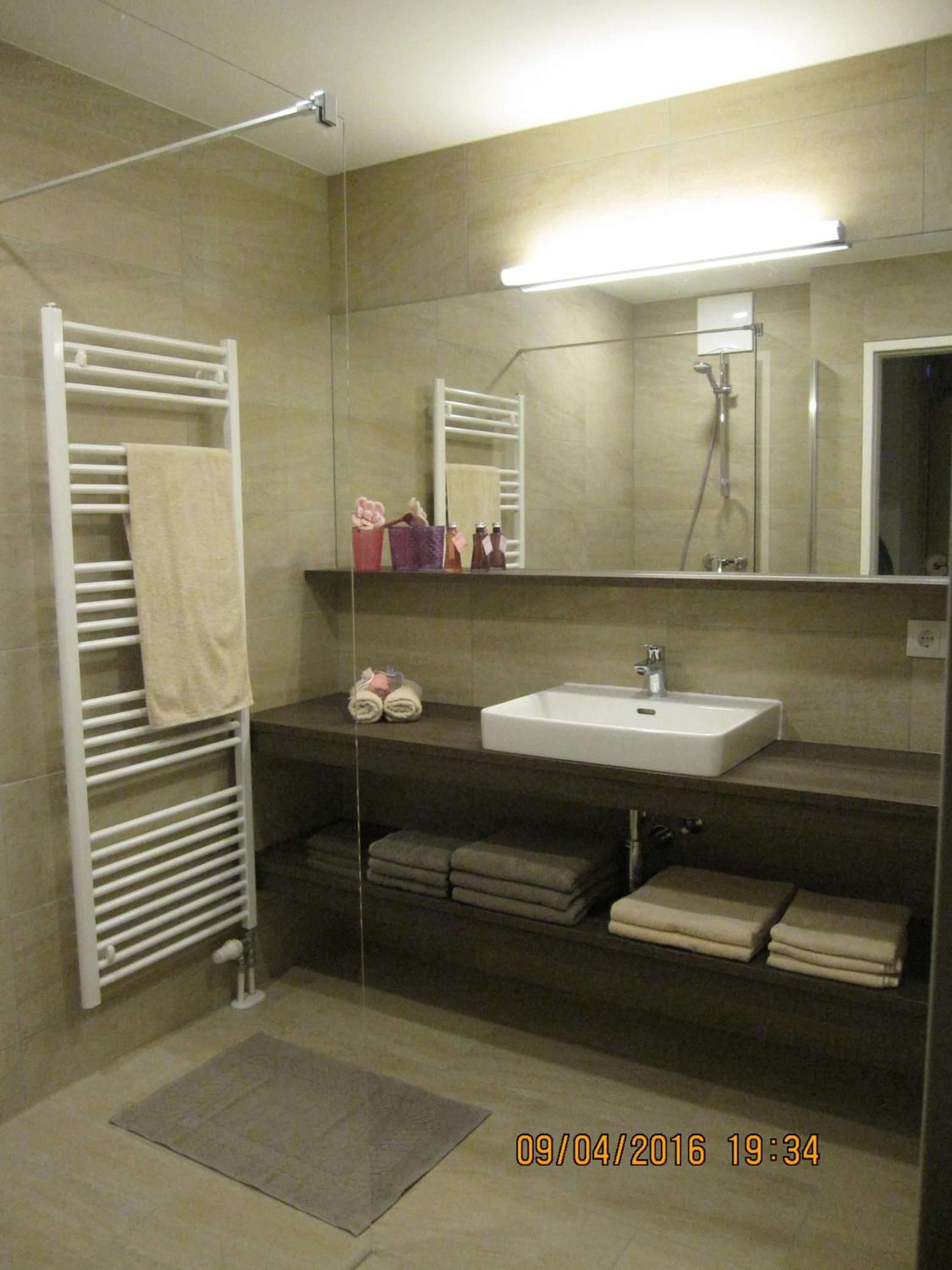 One-Bedroom Apartment with Balcony - Photo 3
