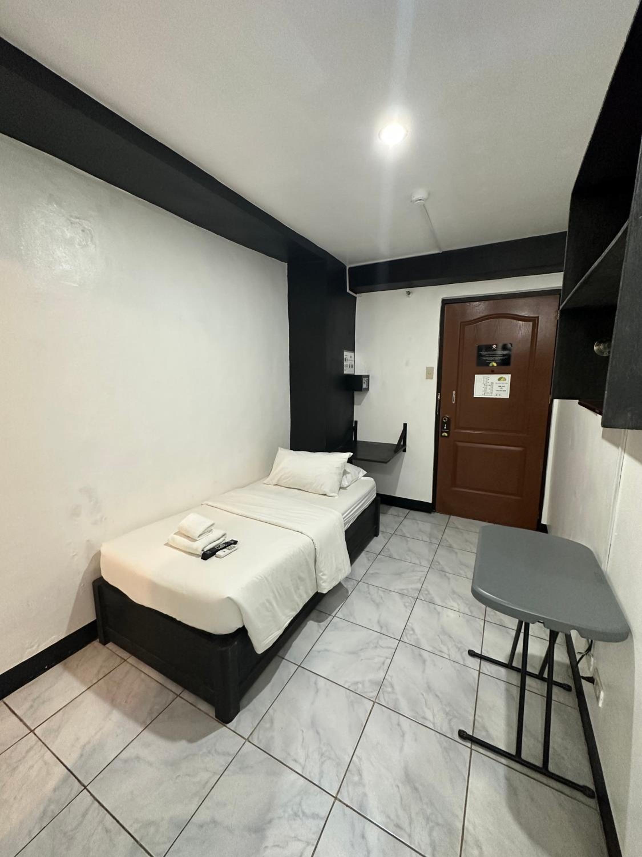 Budget Single Room - Photo 2