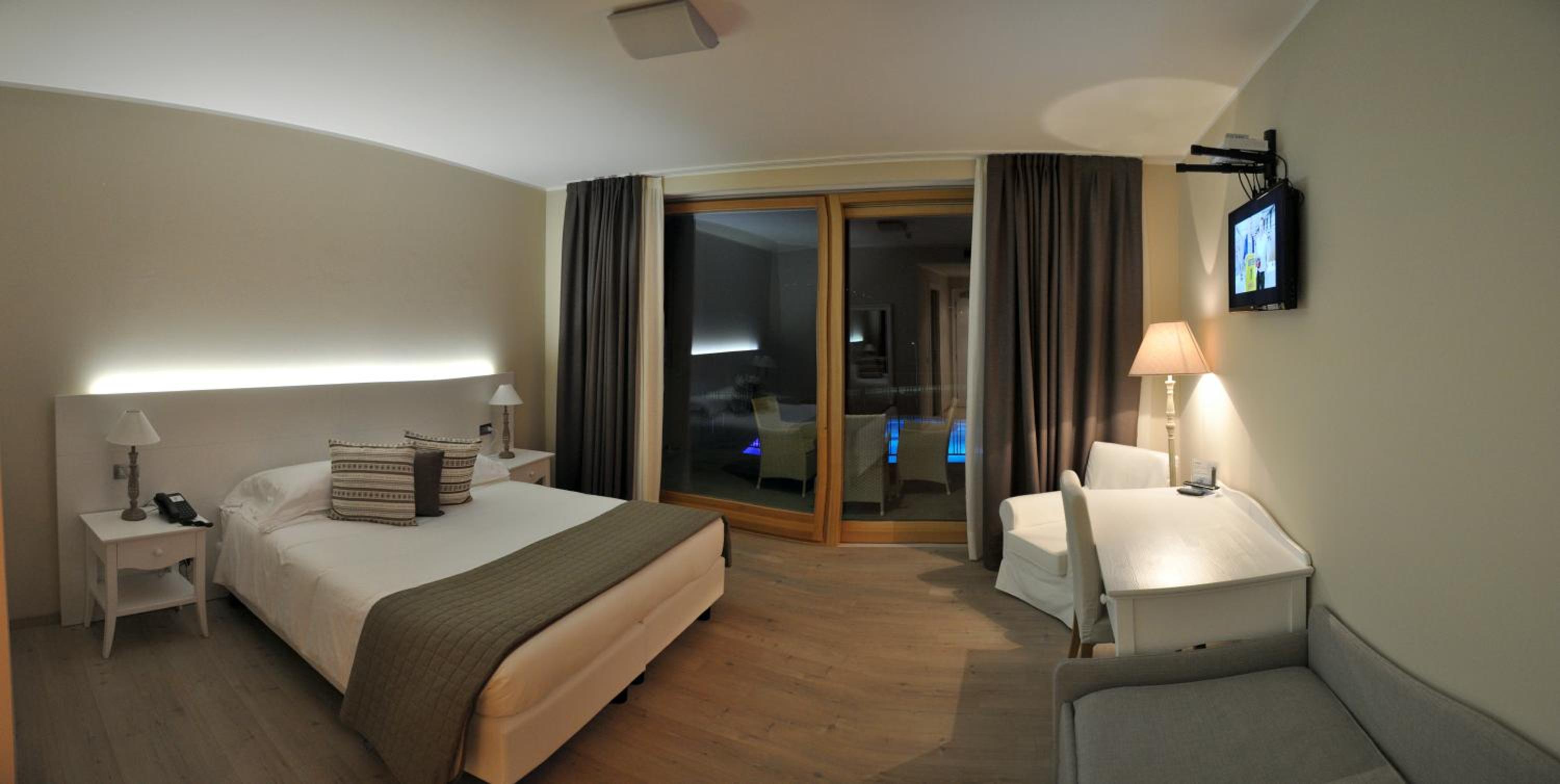Junior Suite with Lake View photo 3