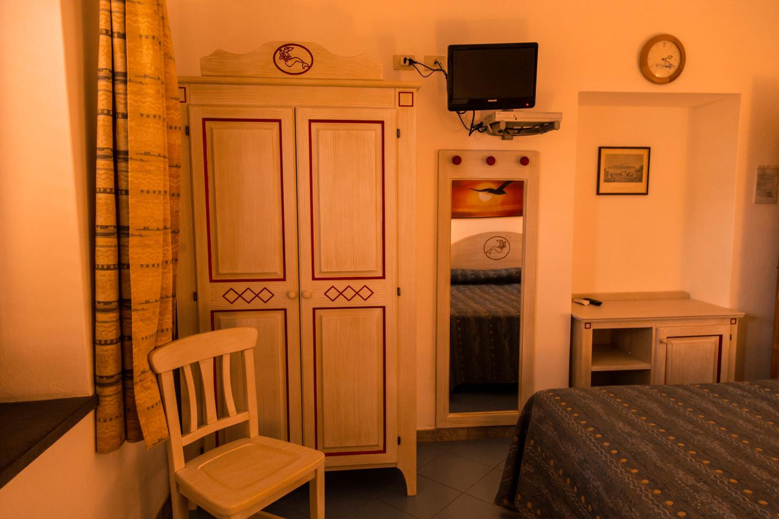Double Room - Photo 6