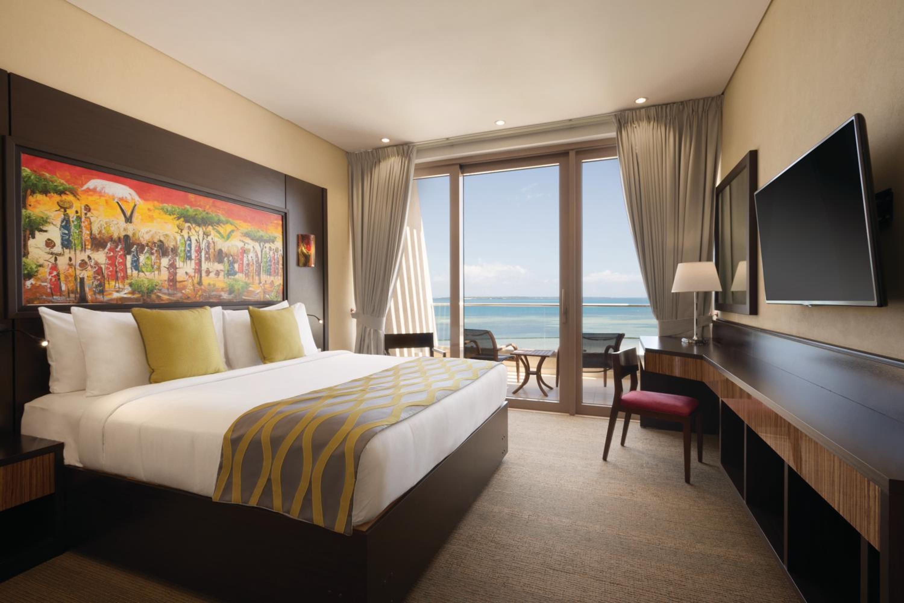 Accessible King, Non-Smoking - Ocean View photo 3