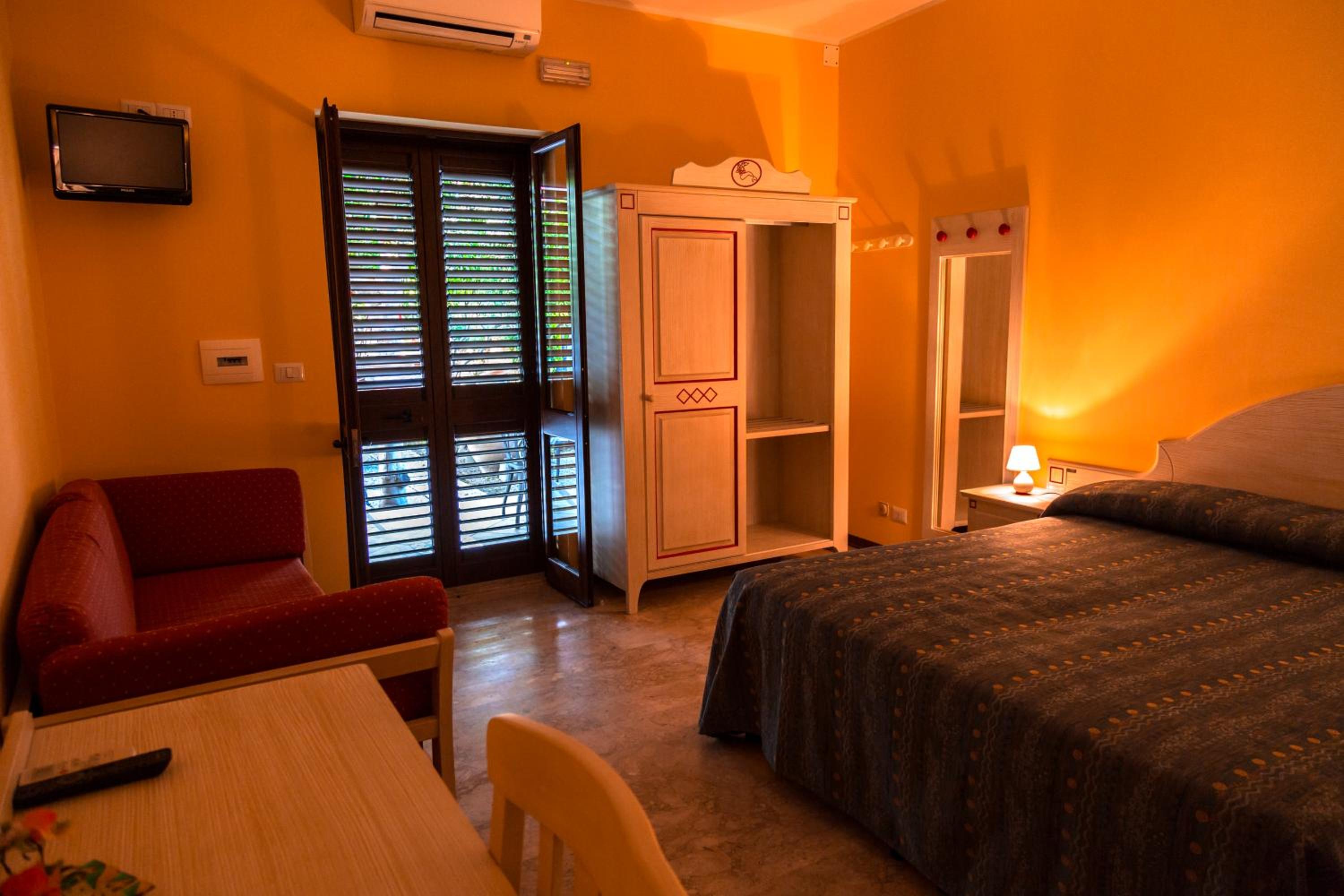 Quadruple Room - Photo 8