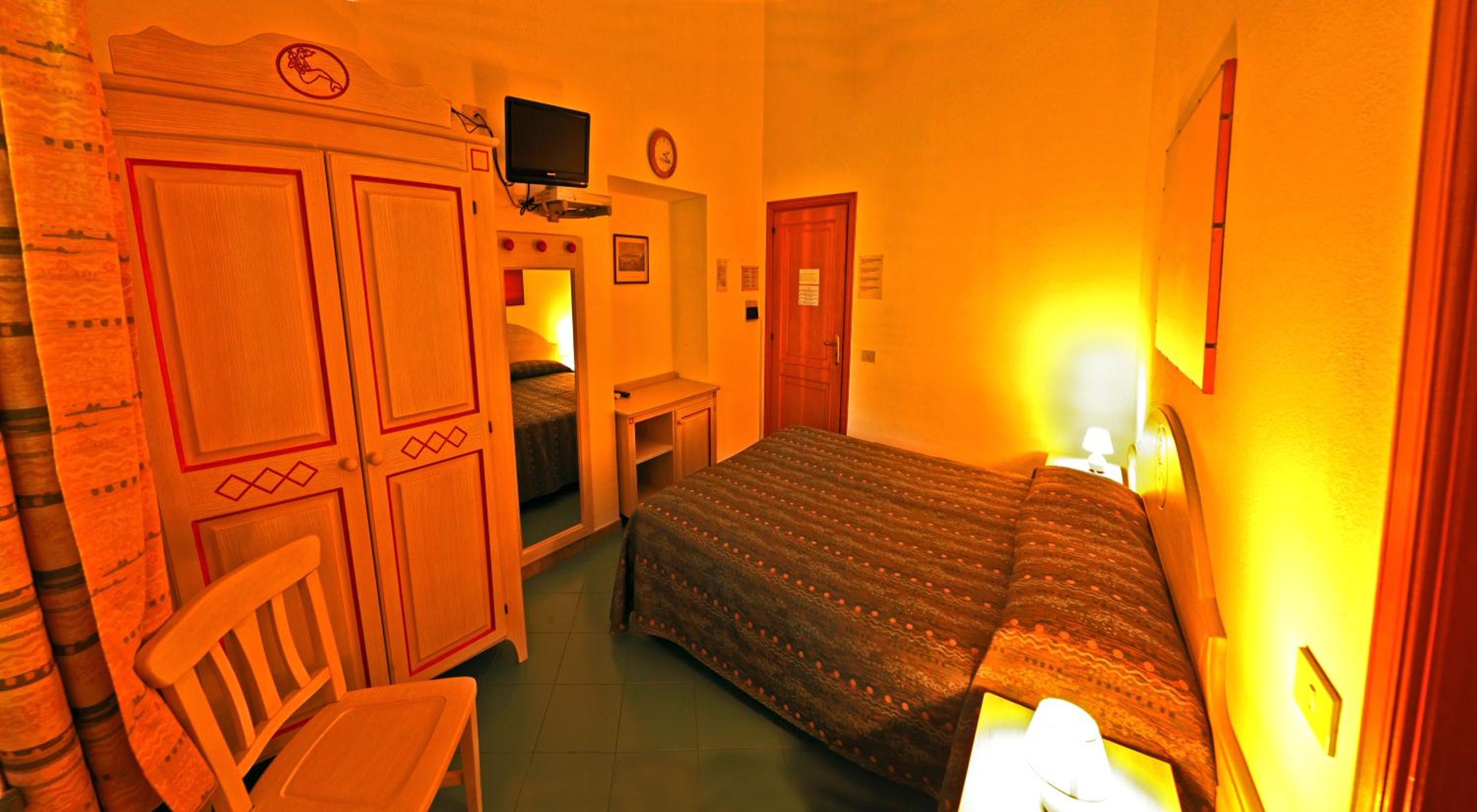 Double Room - Photo 2