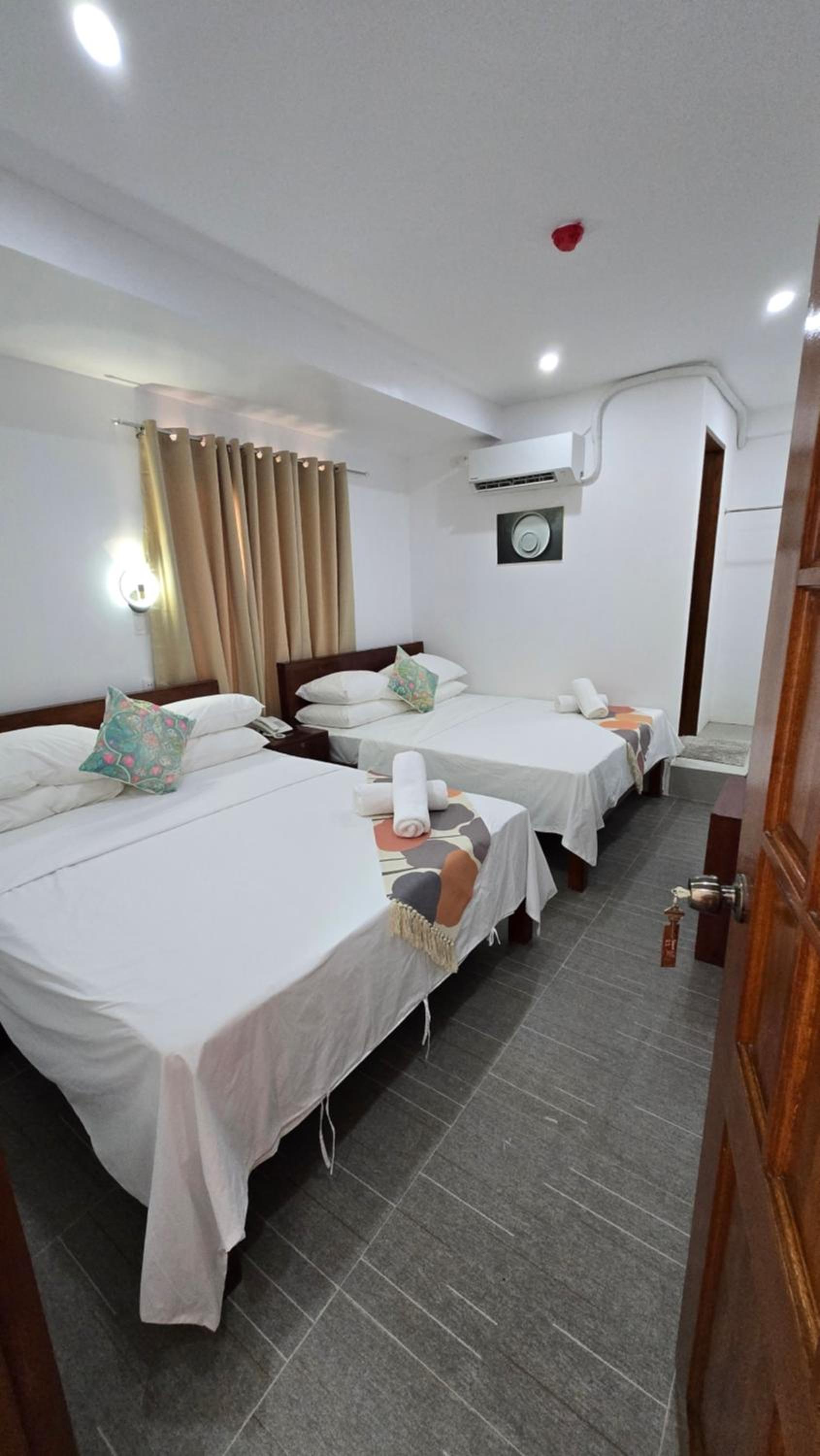 Quadruple Room - Photo 2