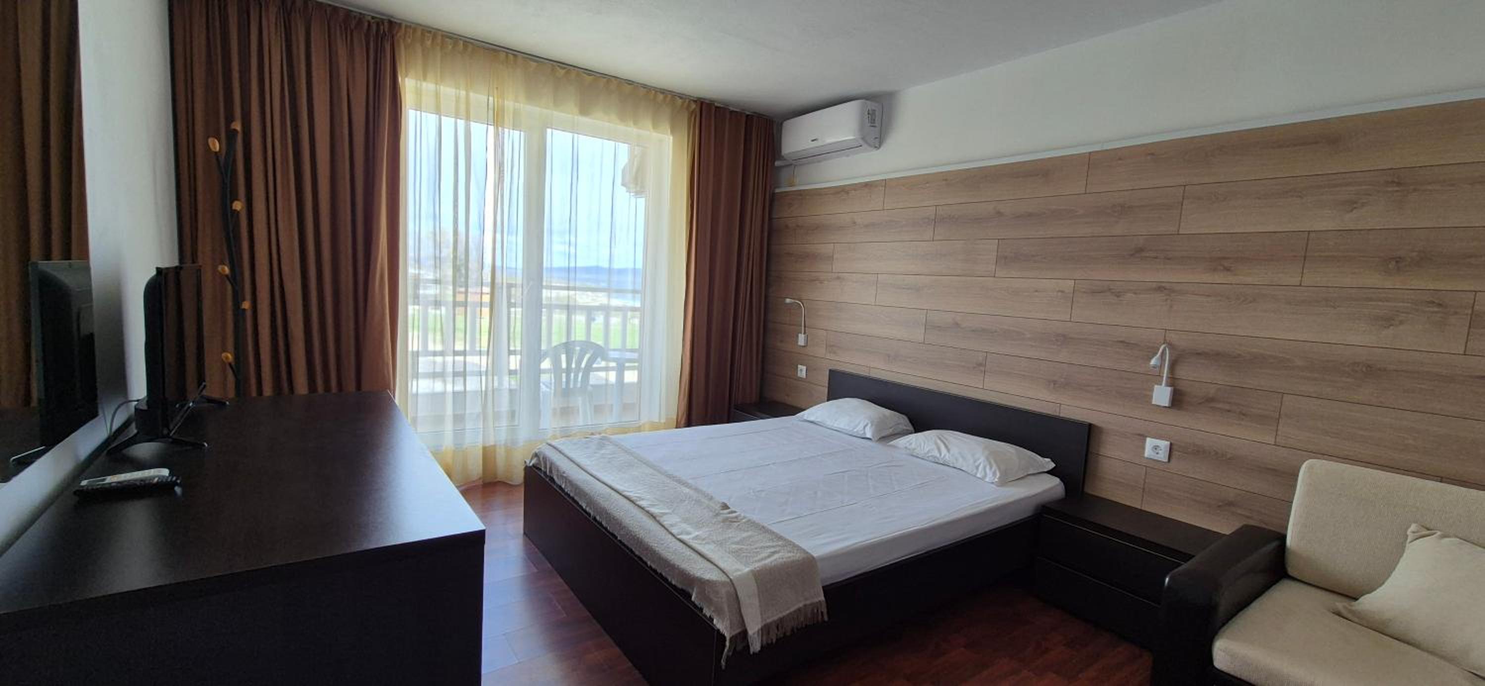 Deluxe Double Room with Balcony and Sea View