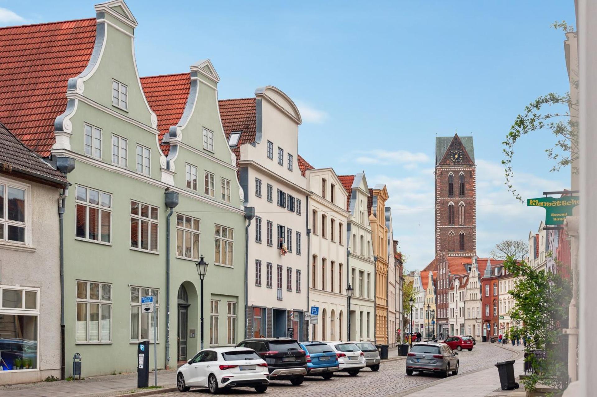 Two-Bedroom Apartment with City View photo 2