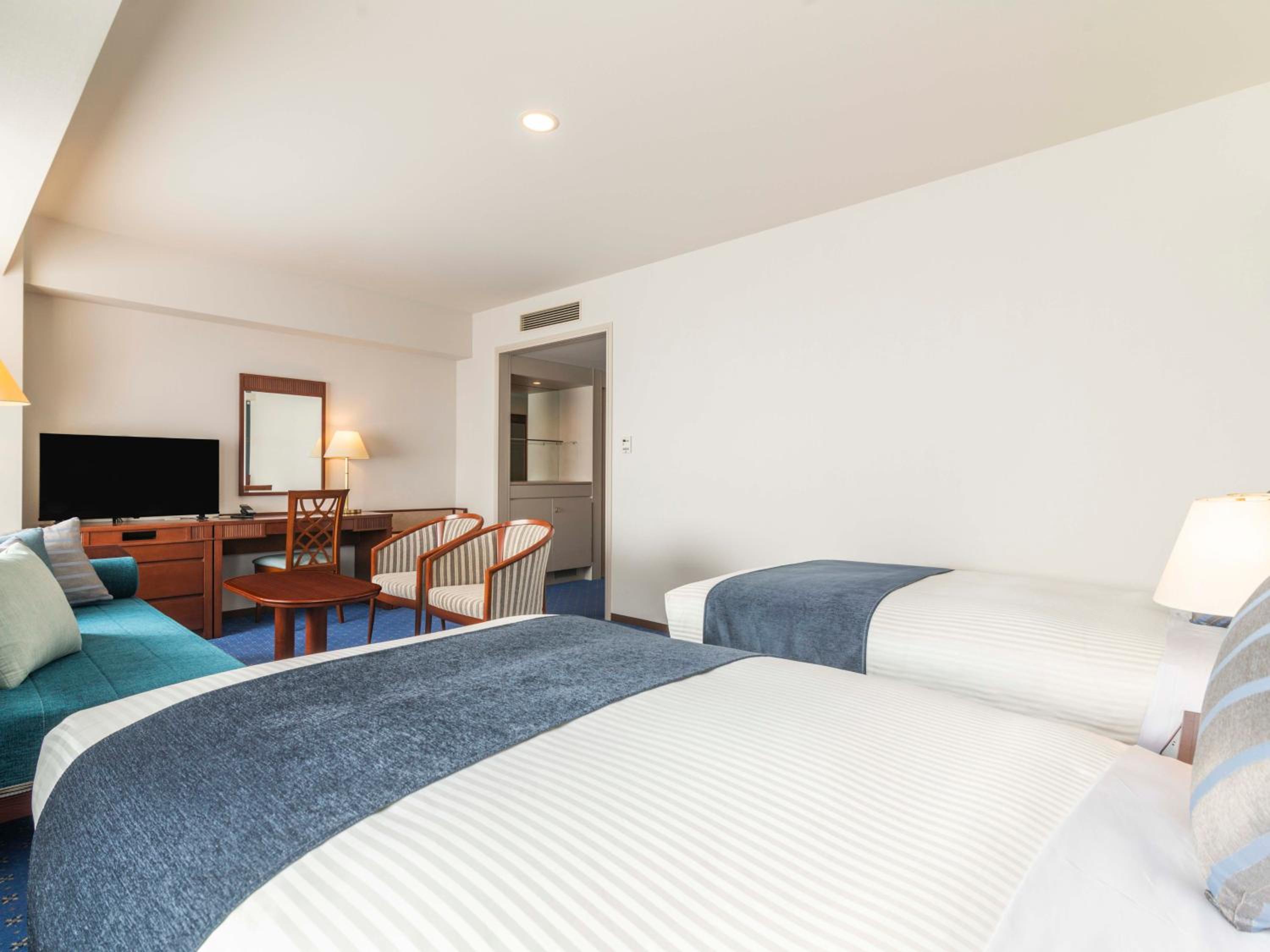 Deluxe Fourth Room - Non-Smoking - No Daily Cleaning photo 2