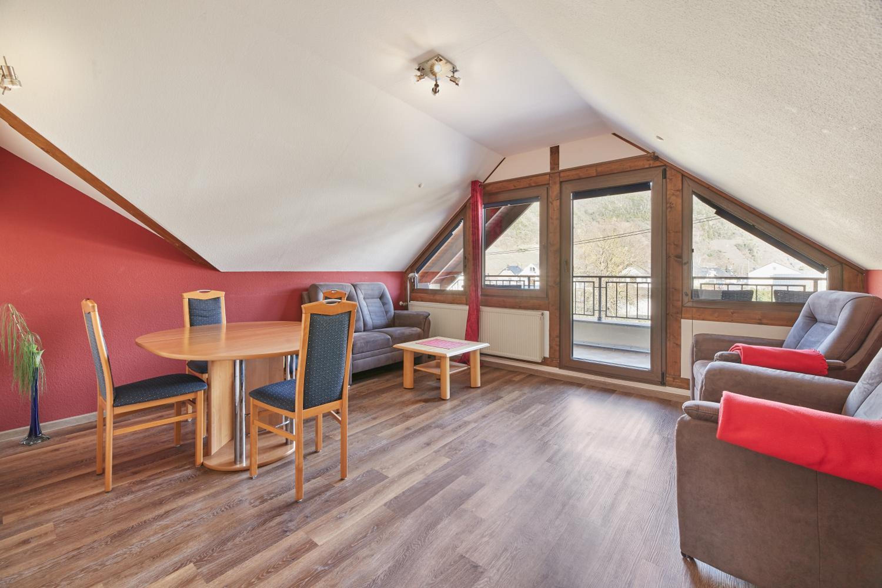 Two-Bedroom Apartment with Balcony photo 3