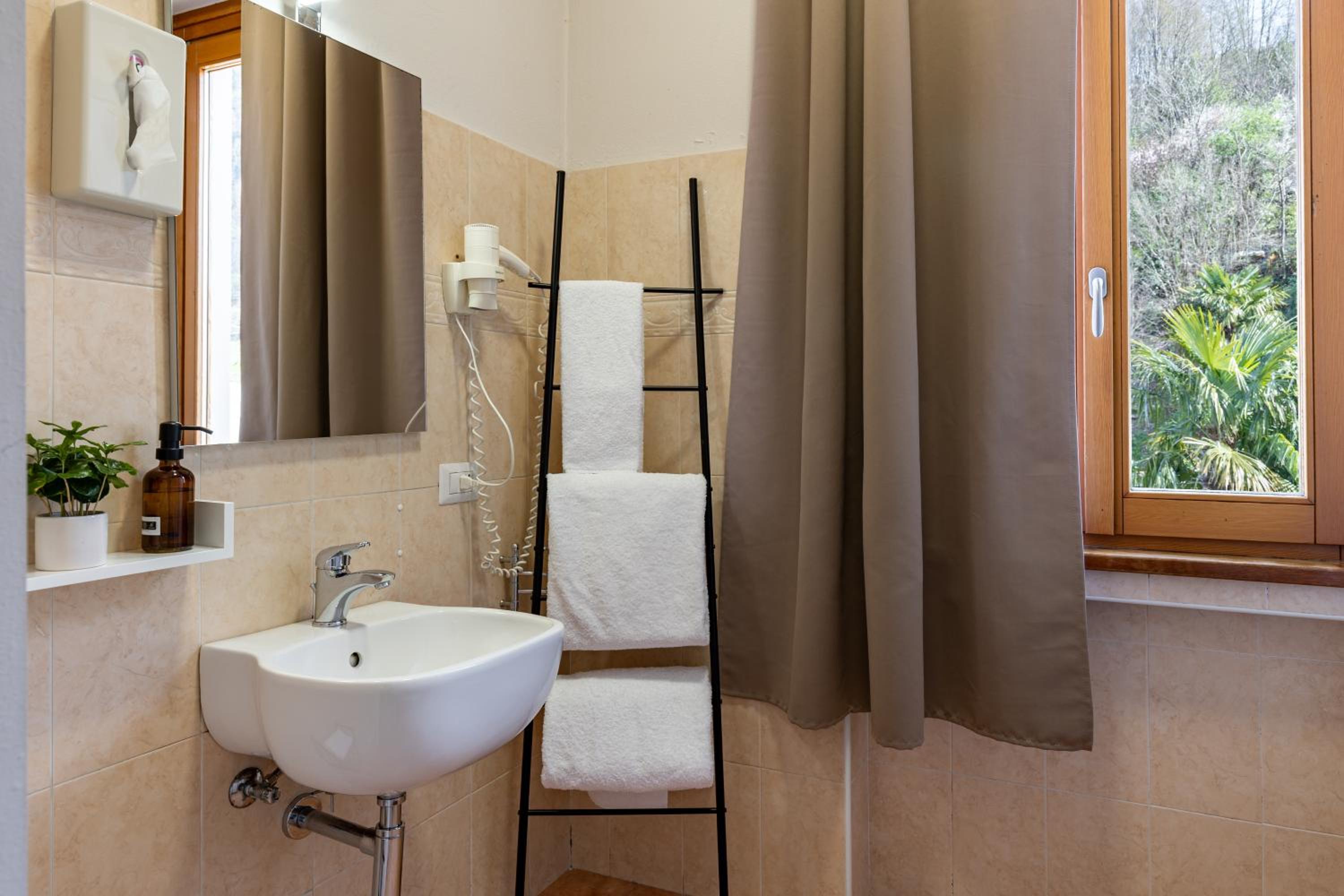 Superior Double or Twin Room - Photo 10