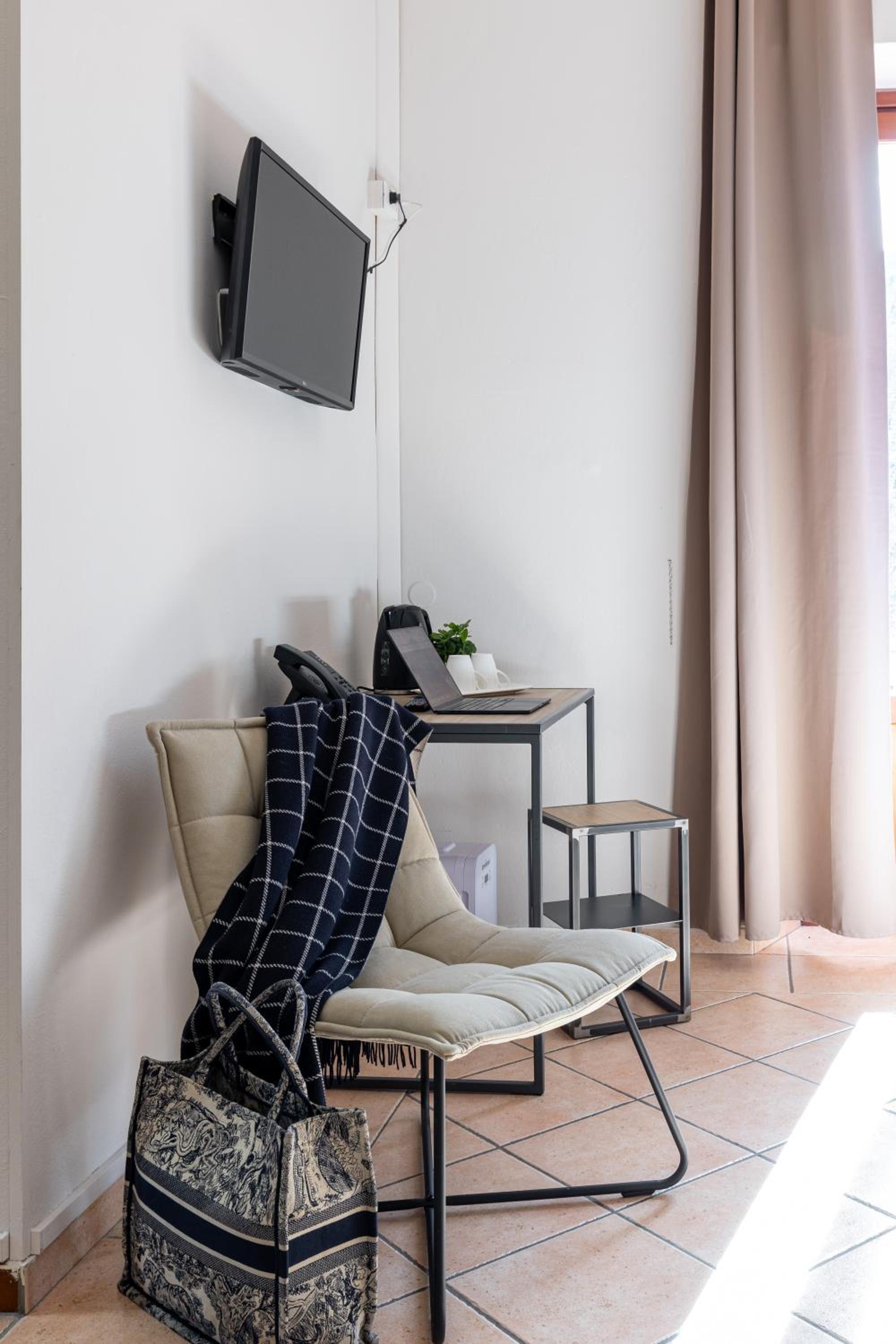 Superior Double or Twin Room - Photo 11