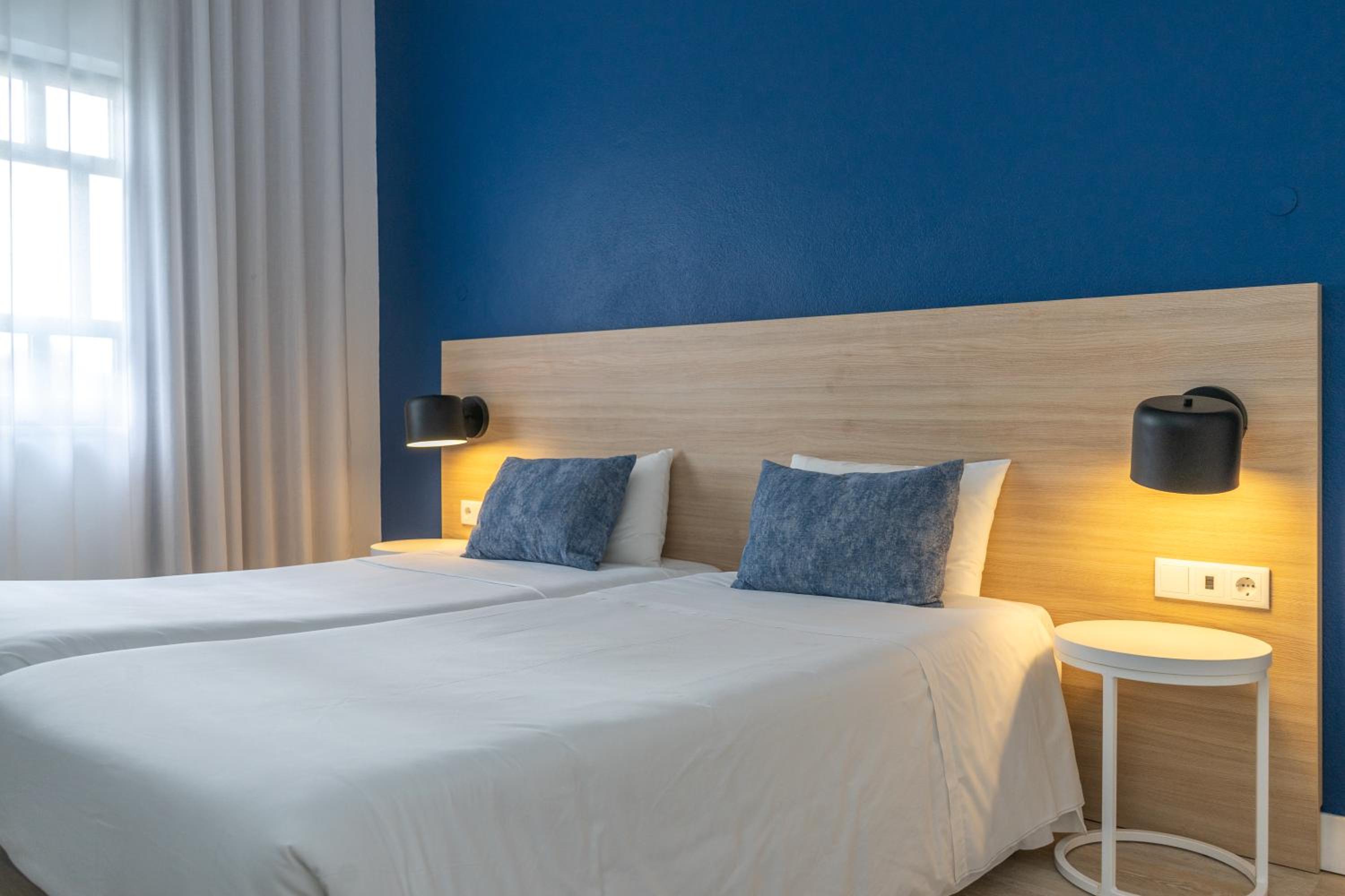 Standard Twin Room - Photo 1