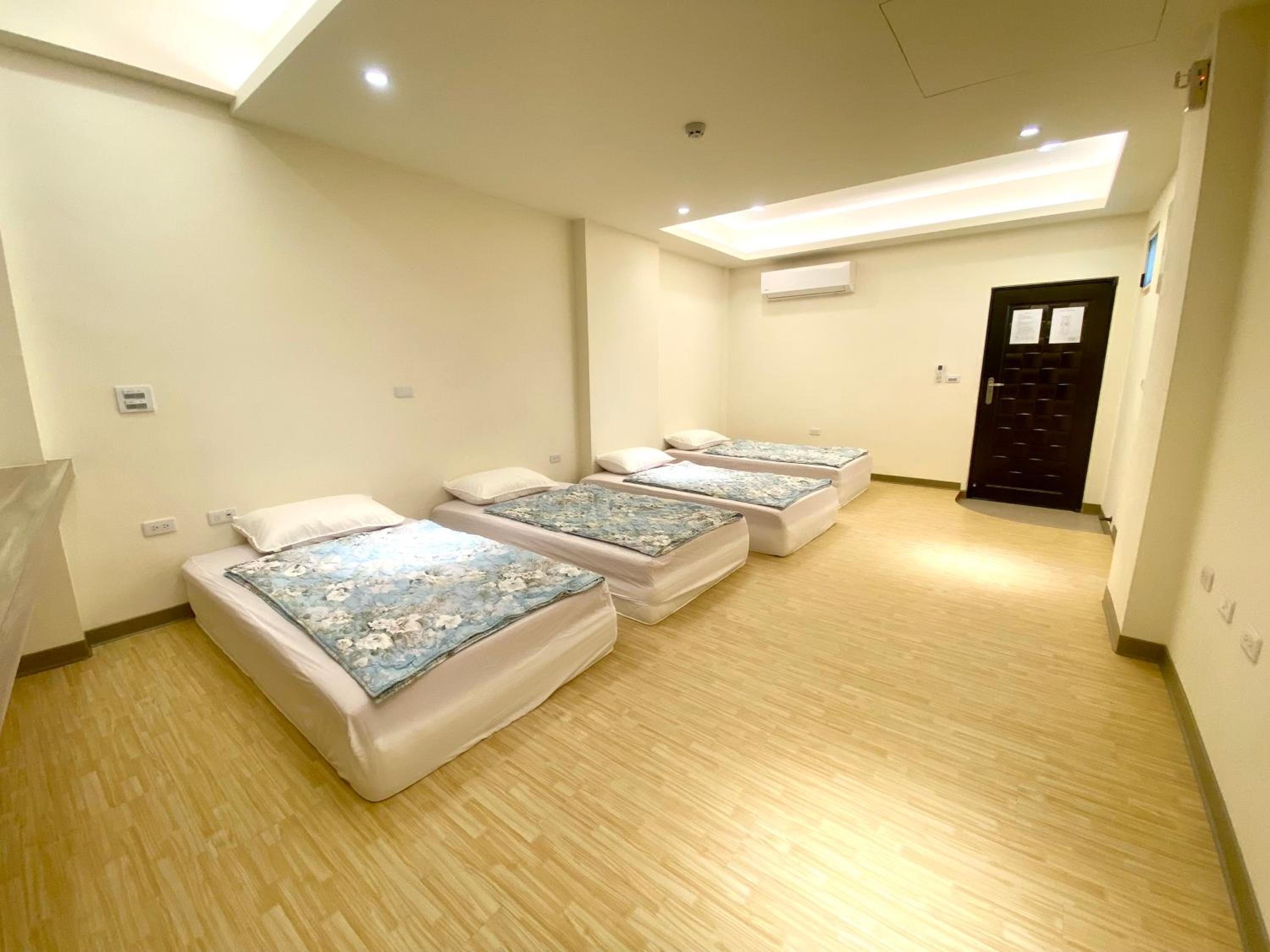 Quadruple Room with Private External Bathroom