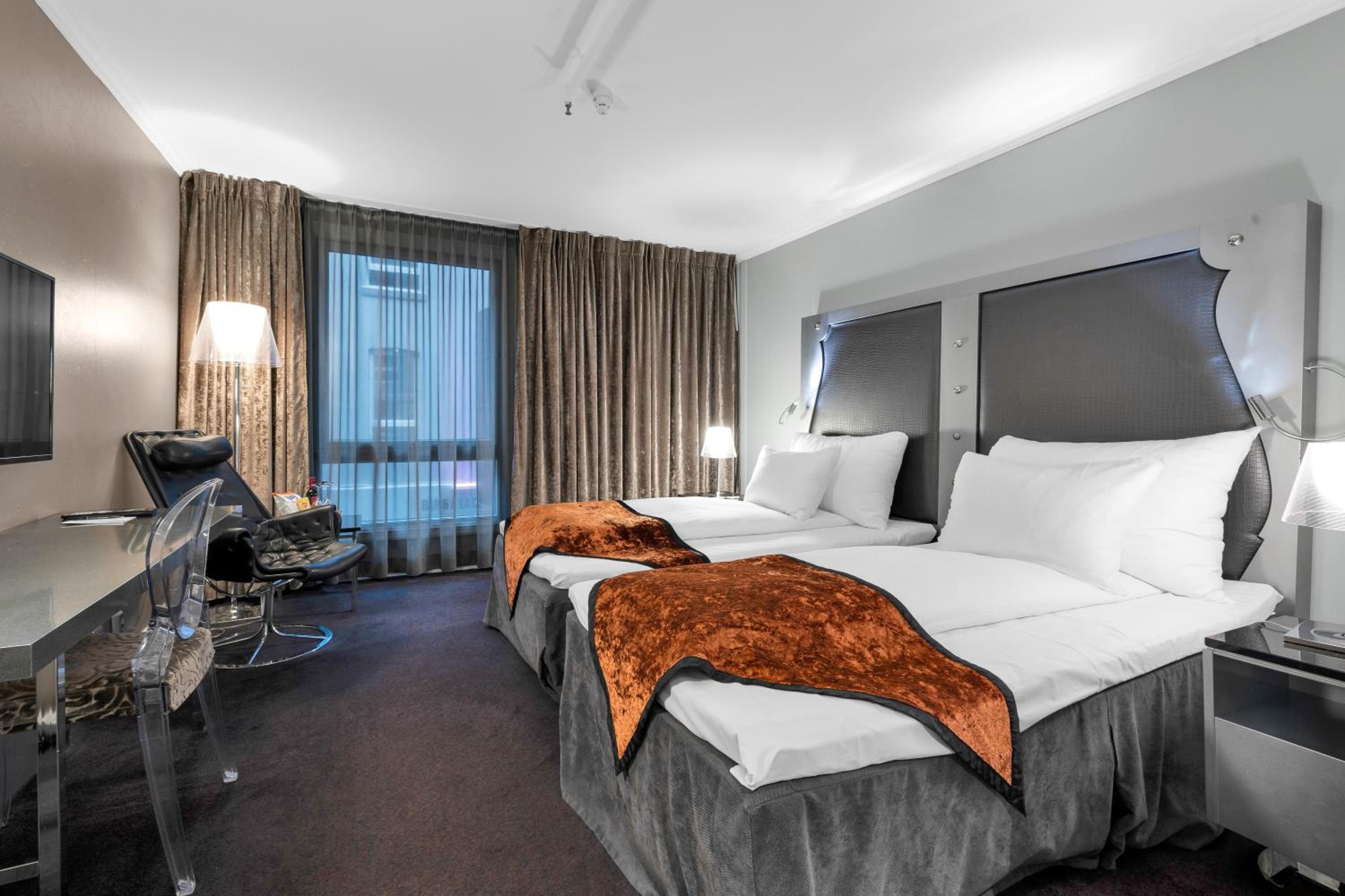 Standard Twin Room - Photo 3