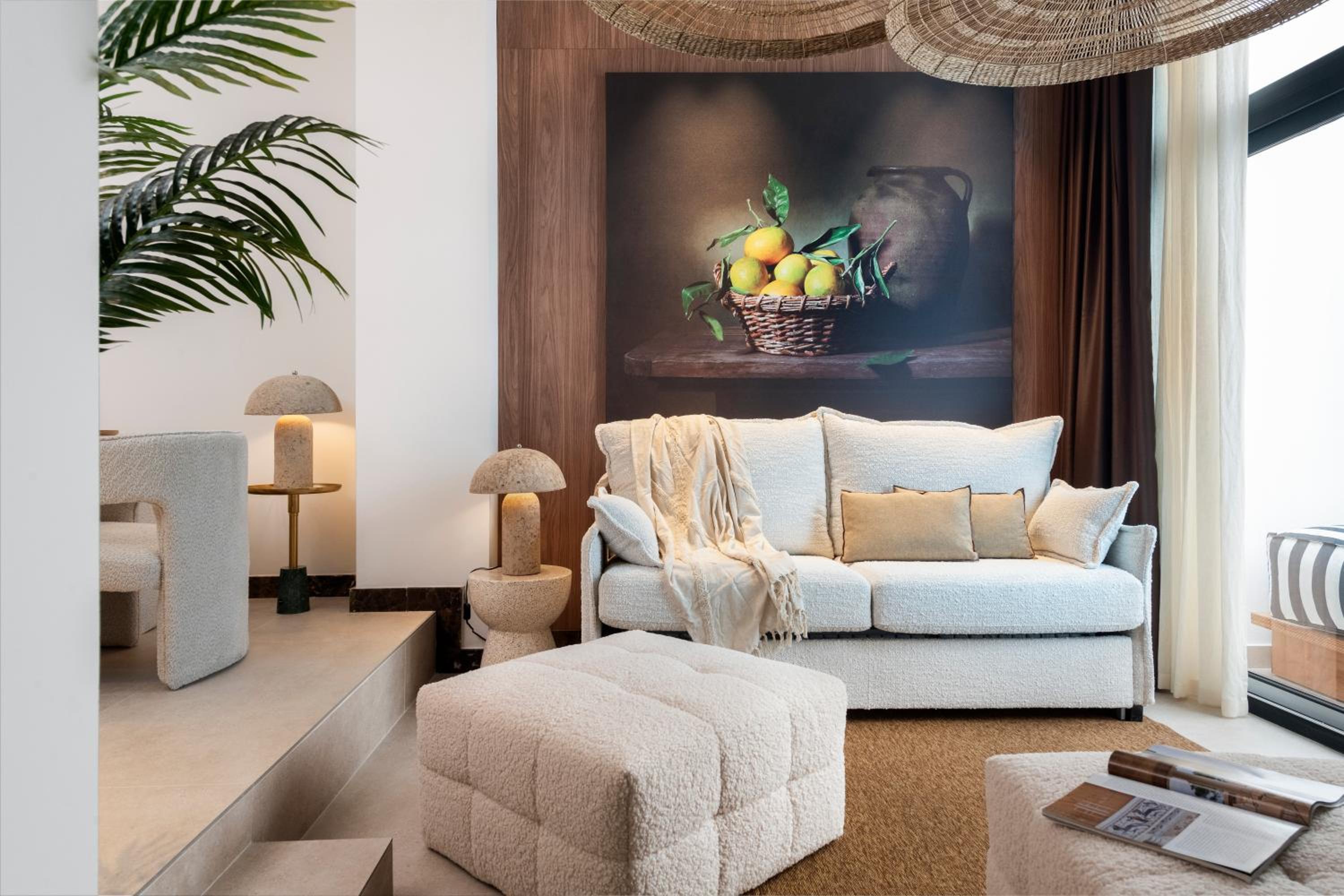 Deluxe One-Bedroom Apartment