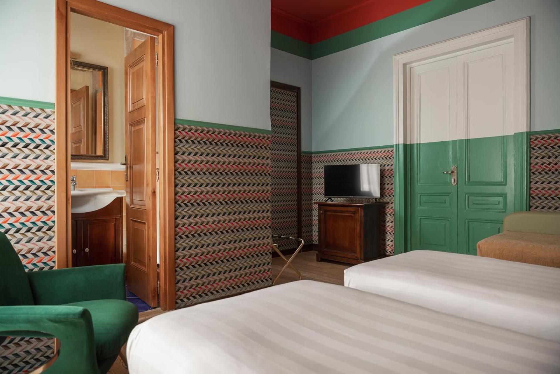 Deluxe Double or Twin Room photo 2