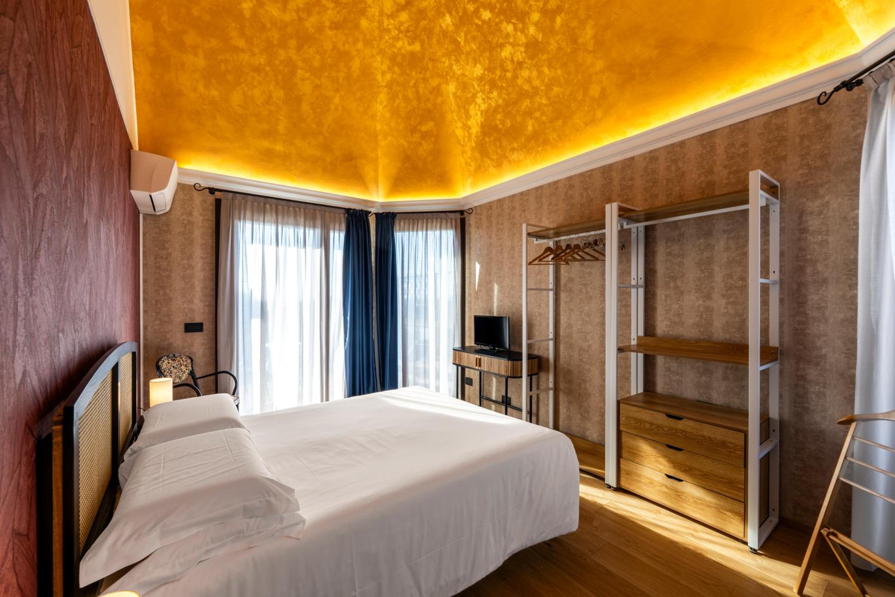 Suite with Terrace - Photo 2