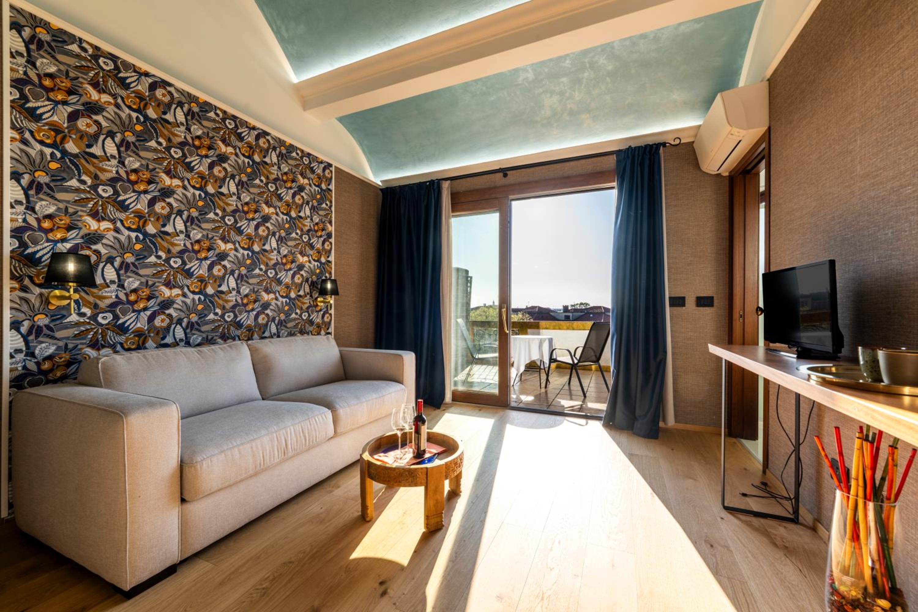 Suite with Terrace - Photo 1