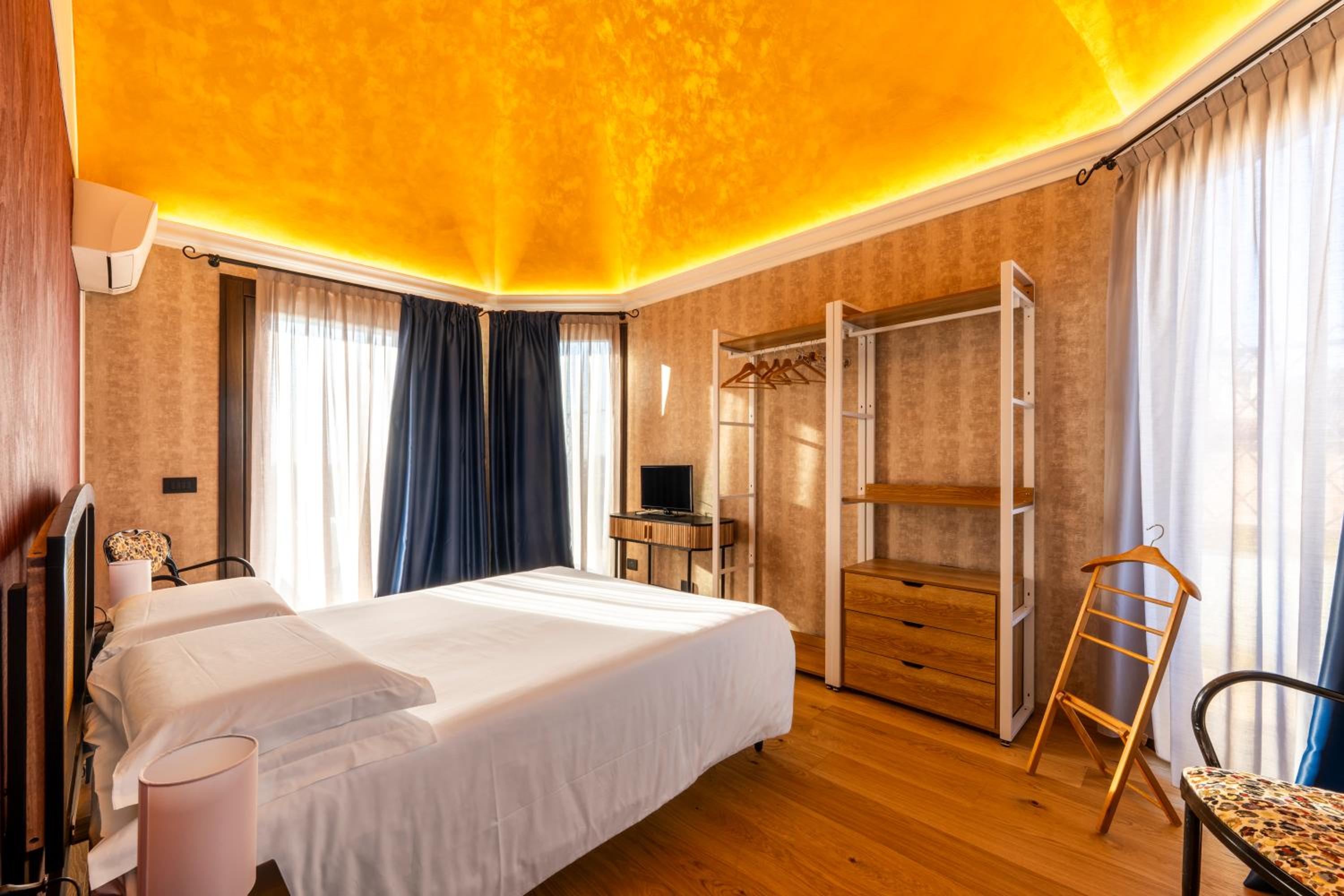 Suite with Terrace - Photo 4