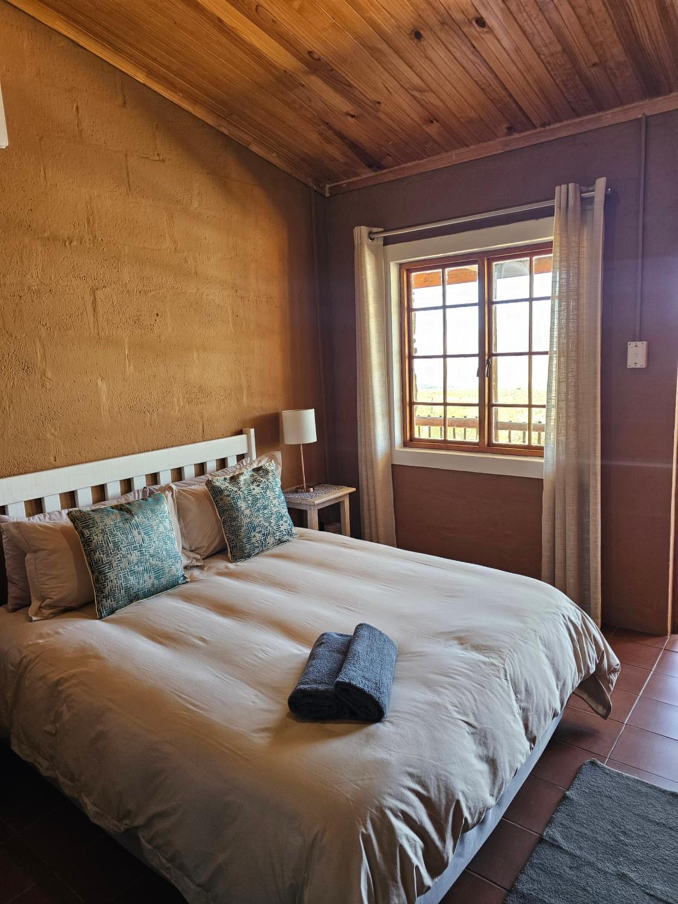 Three-Bedroom House - Photo 7