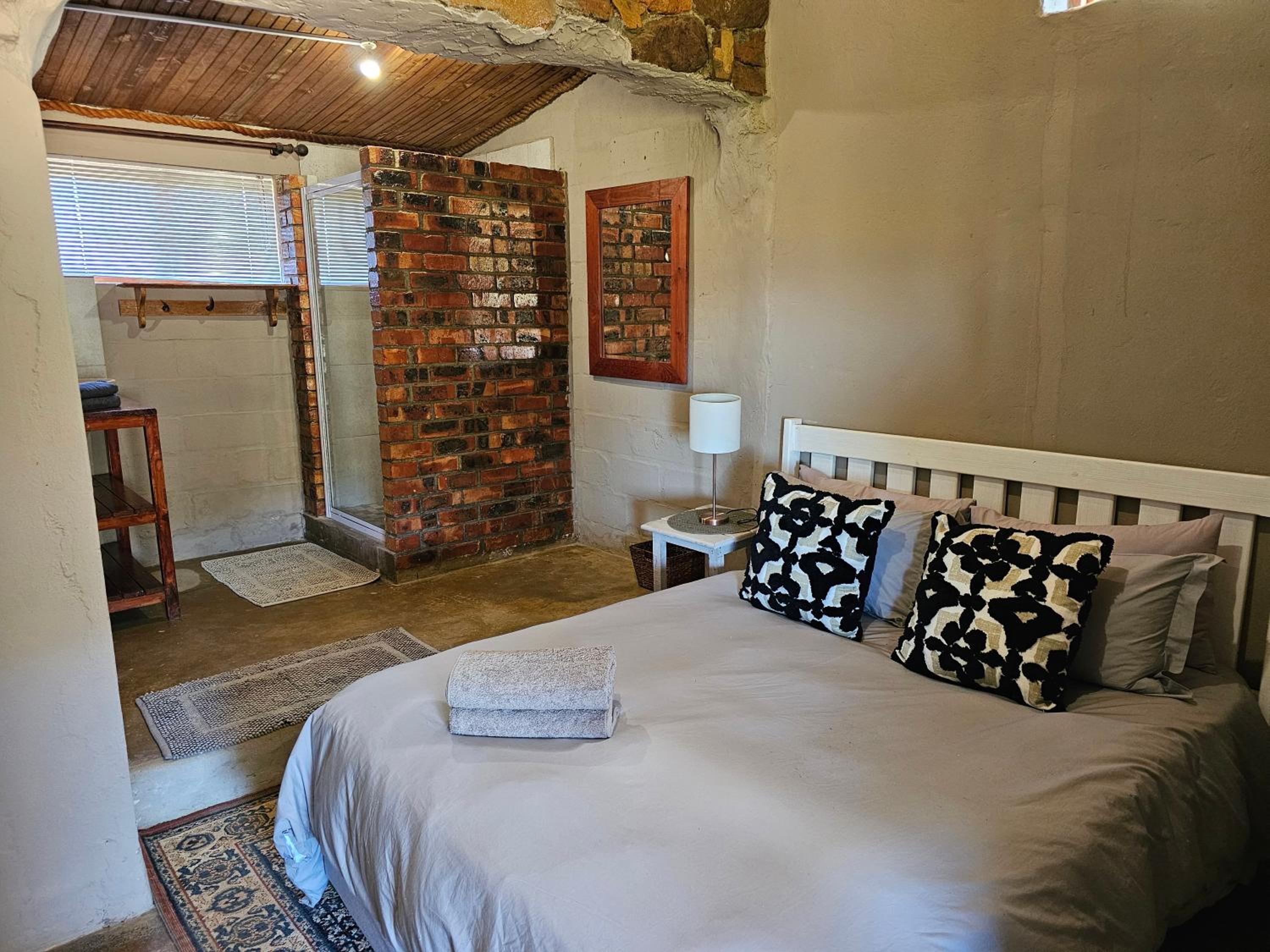 Three-Bedroom House - Photo 8