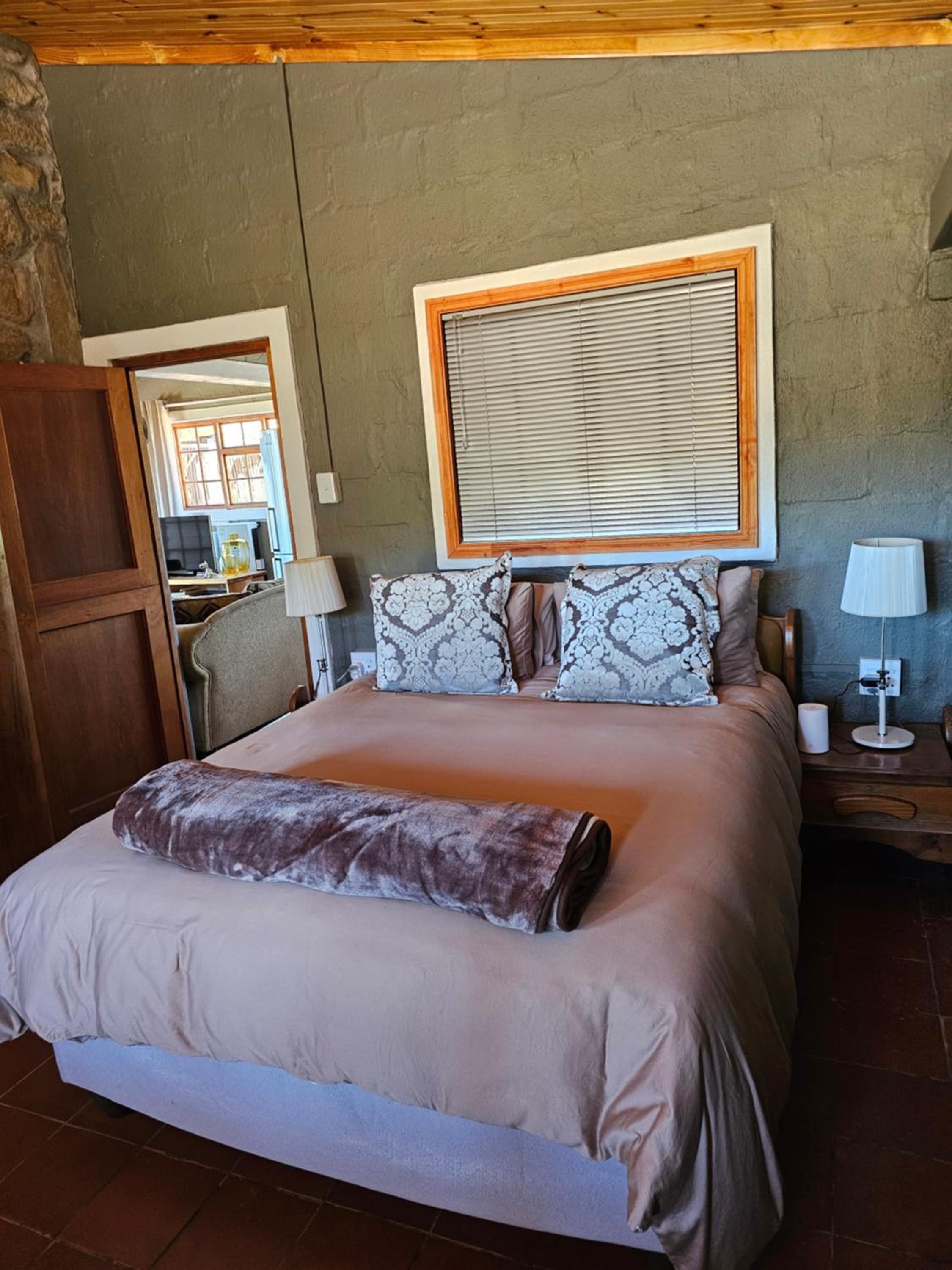 Three-Bedroom House - Photo 9
