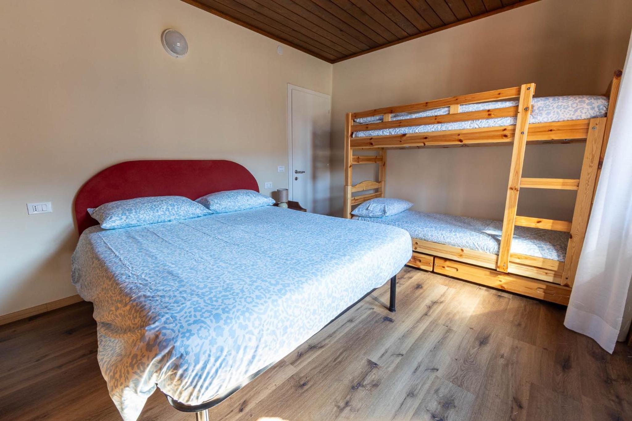 Three-Bedroom Apartment with View photo 1