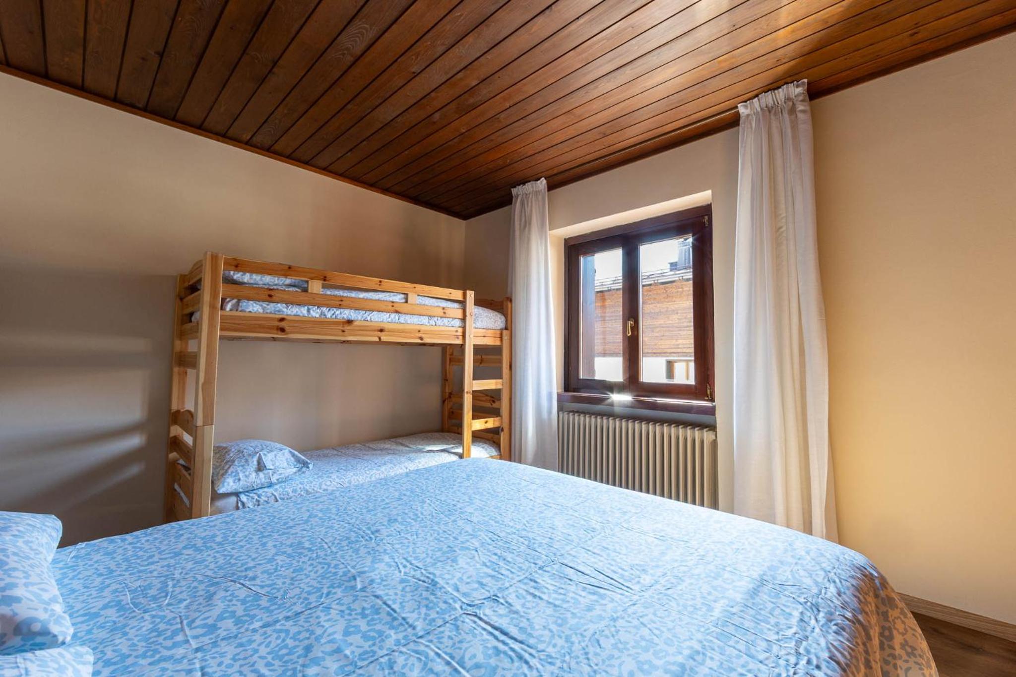 Three-Bedroom Apartment with View photo 2