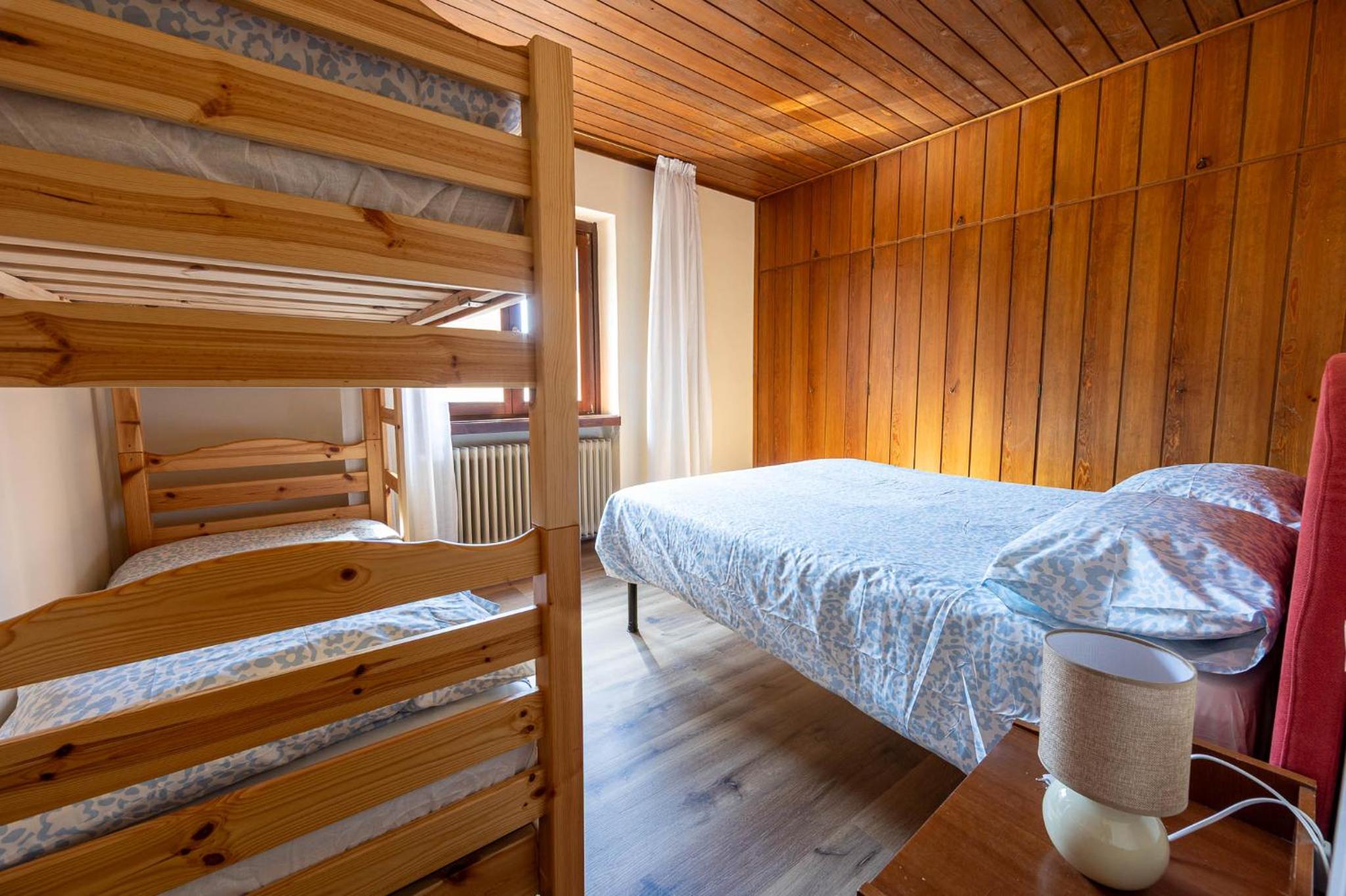 Three-Bedroom Apartment with View photo 3