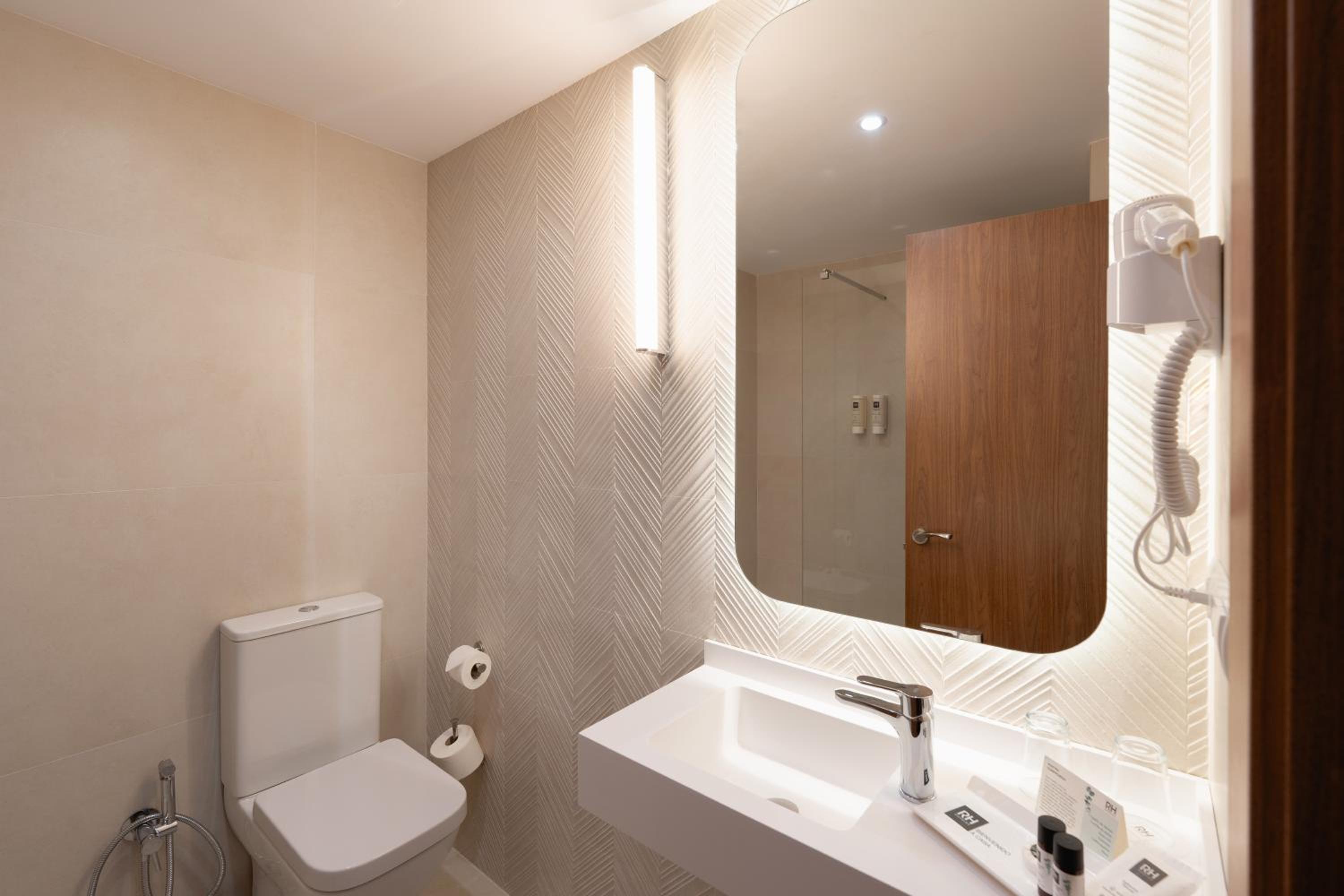 Double or Twin Room with Terrace and Sea View - Photo 3