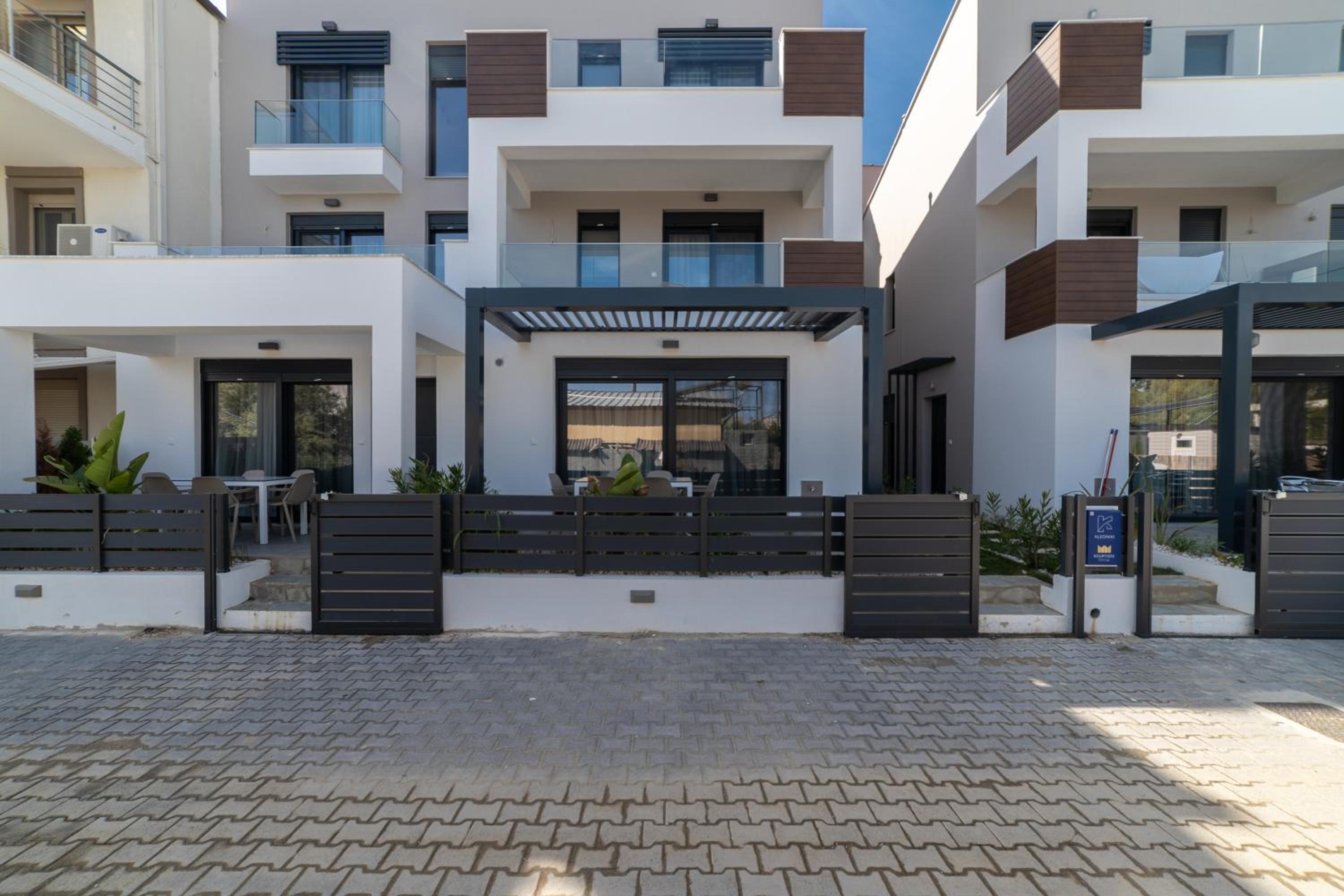 Three-Bedroom Villa photo 1
