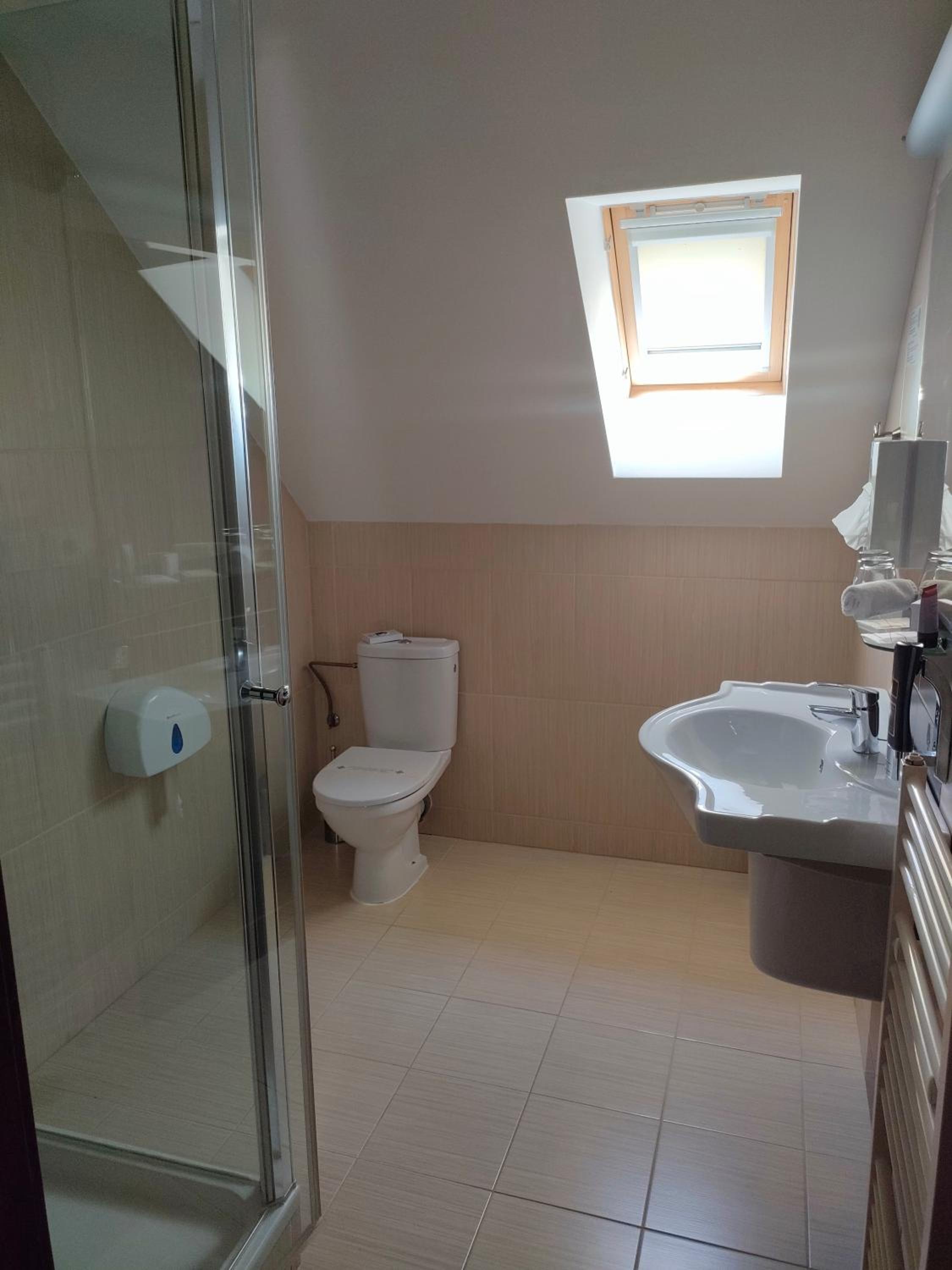 Single Room with Private Bathroom photo 2